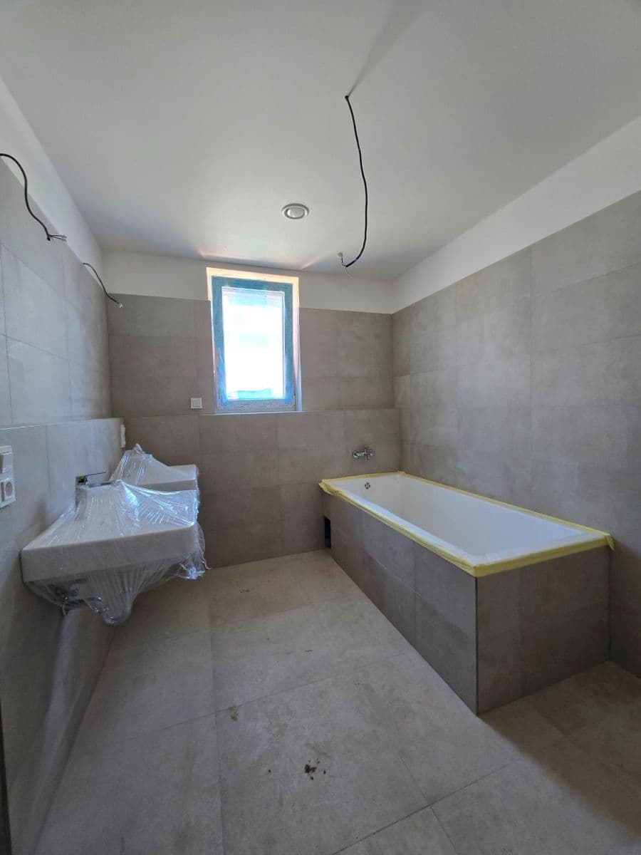 Predaj bytu 3-izbový 126 m², Souběžná, Dobřichovice, Středočeský kraj Predaj bytu 3-izbový 126 m², Souběžná, Dobřichovice, Středočeský kraj