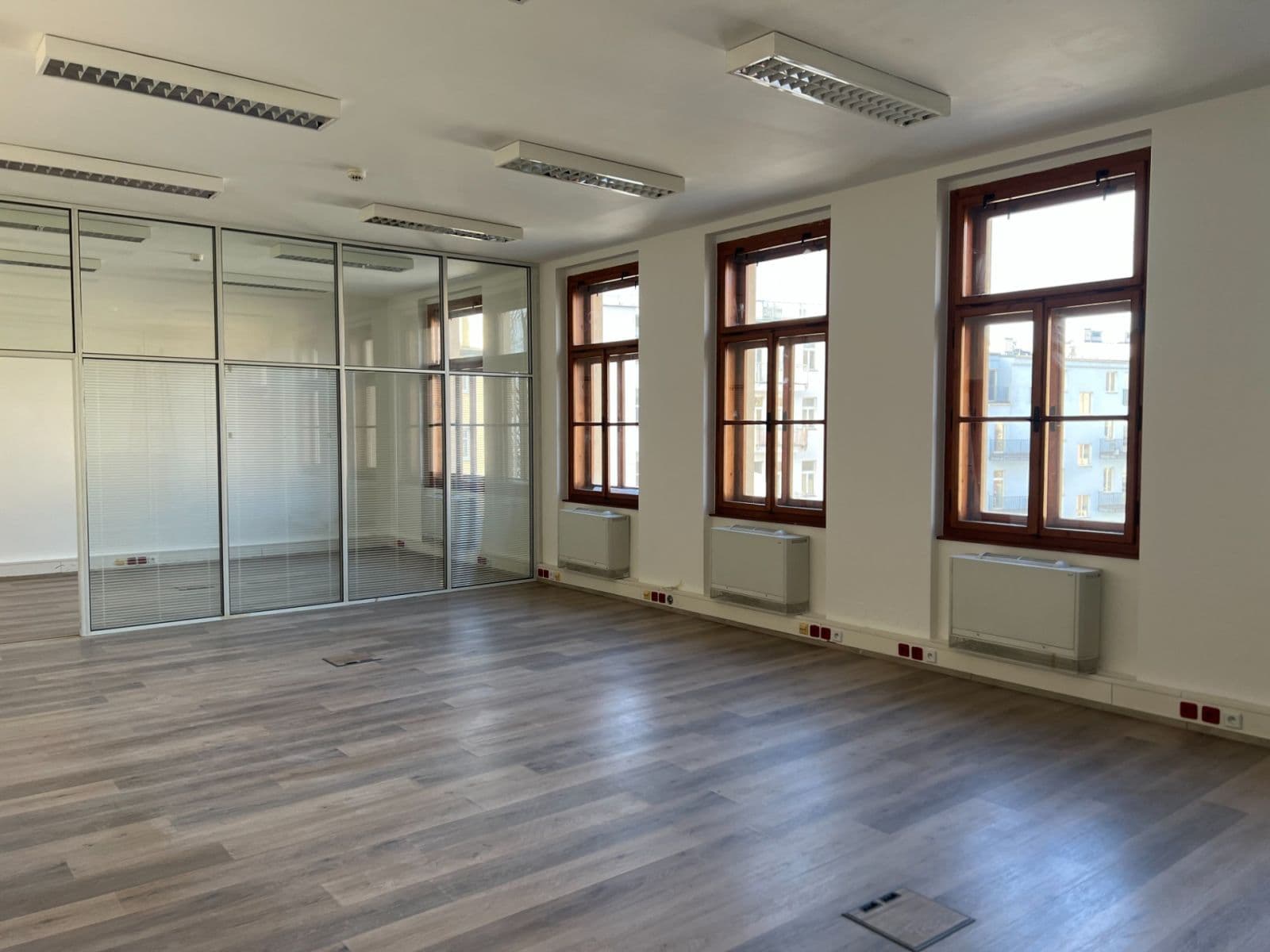 Prenájom kancelárie 160 m², Záhřebská, Praha, Praha Prenájom kancelárie 160 m², Záhřebská, Praha, Praha