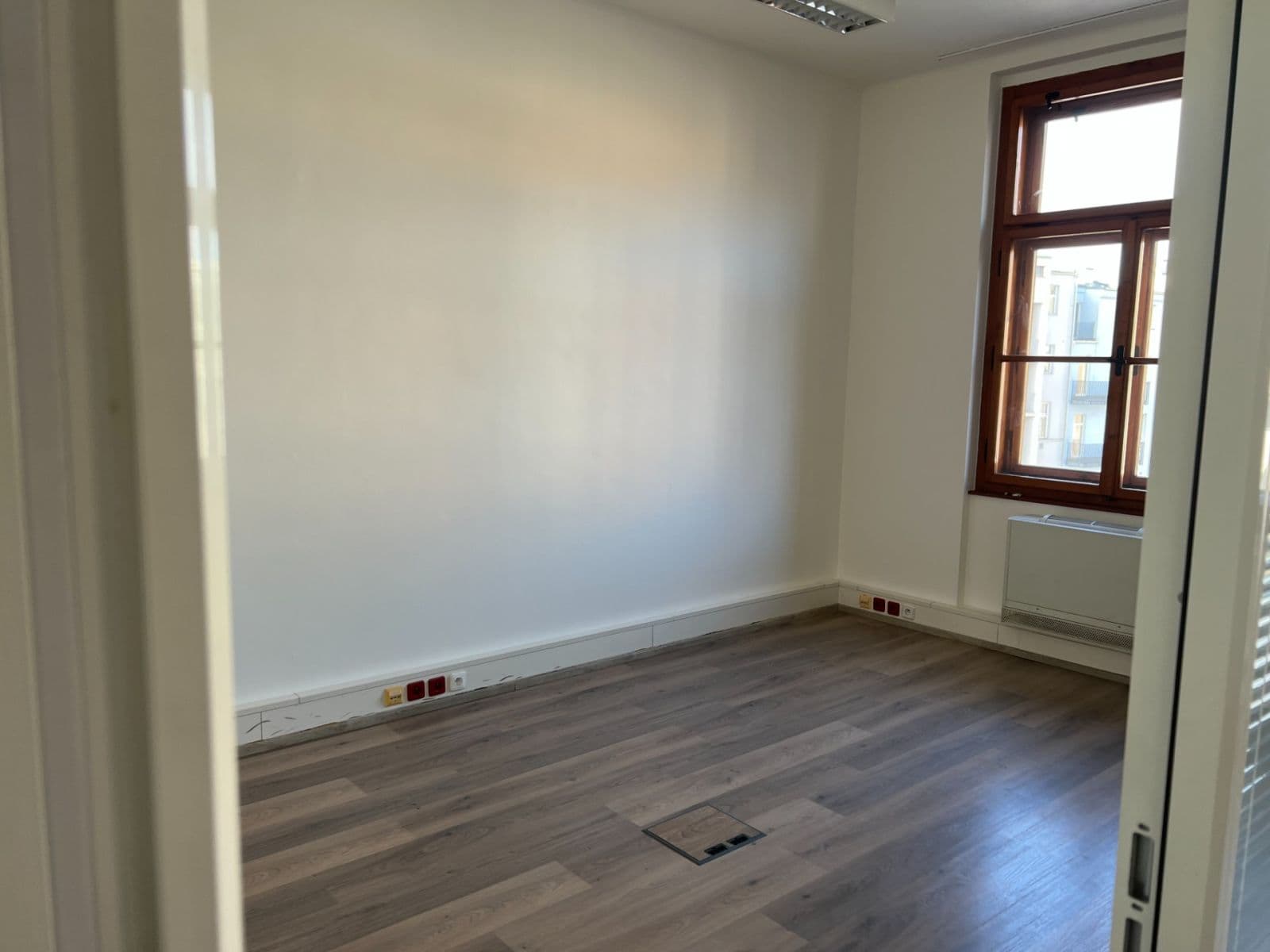 Prenájom kancelárie 160 m², Záhřebská, Praha, Praha Prenájom kancelárie 160 m², Záhřebská, Praha, Praha