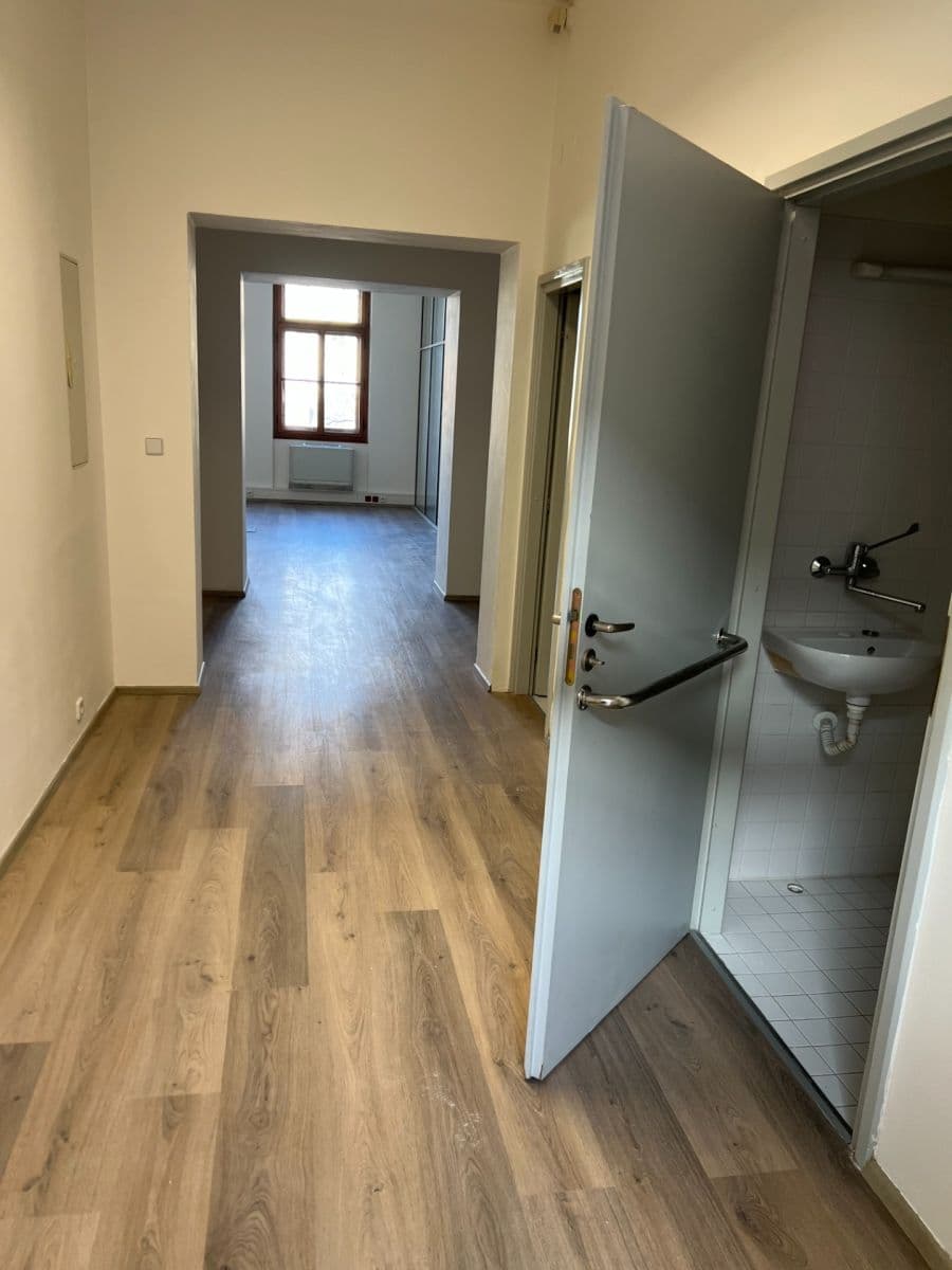 Prenájom kancelárie 160 m², Záhřebská, Praha, Praha Prenájom kancelárie 160 m², Záhřebská, Praha, Praha