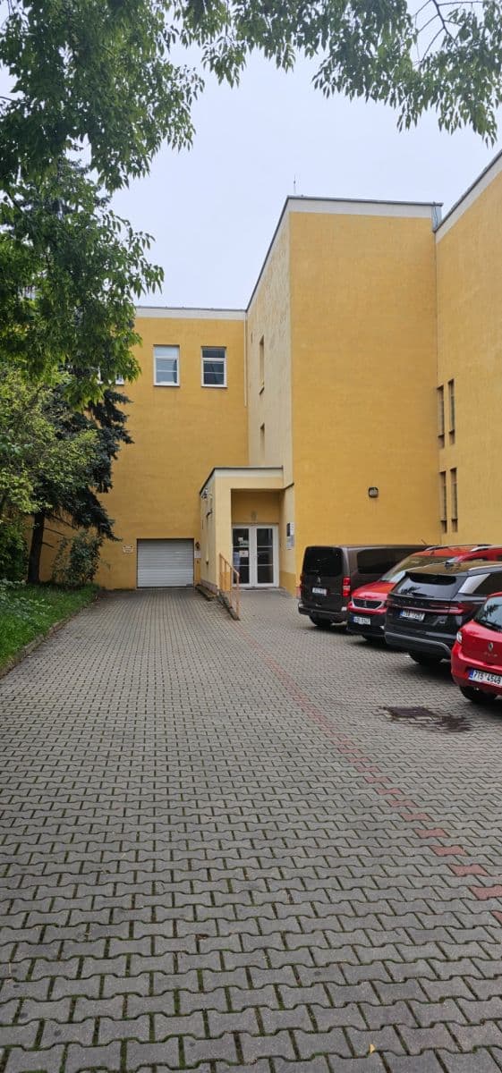 Prenájom garáže 20 m², Jihlavská, Praha, Praha Prenájom garáže 20 m², Jihlavská, Praha, Praha