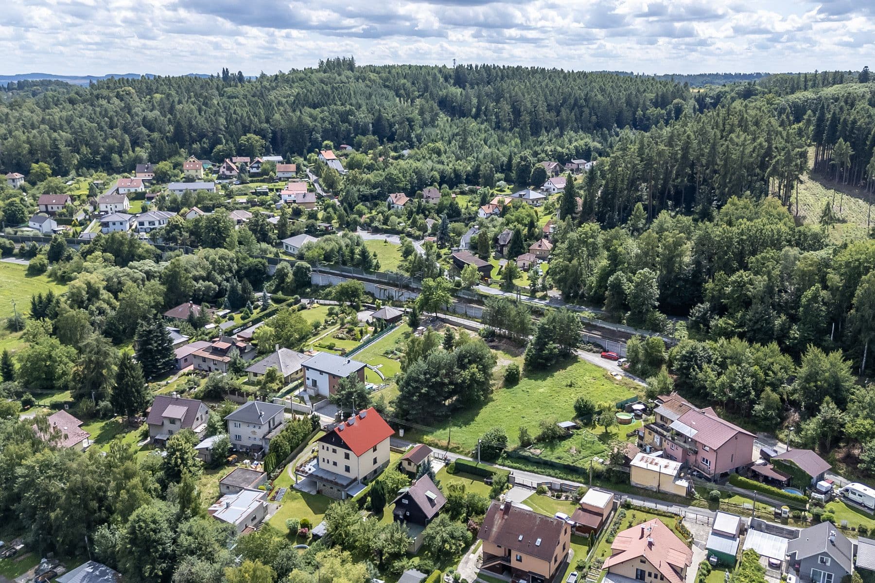 Predaj pozemku 1.468 m², V Jedlovci, Všestary, Královéhradecký kraj Predaj pozemku 1.468 m², V Jedlovci, Všestary, Královéhradecký kraj