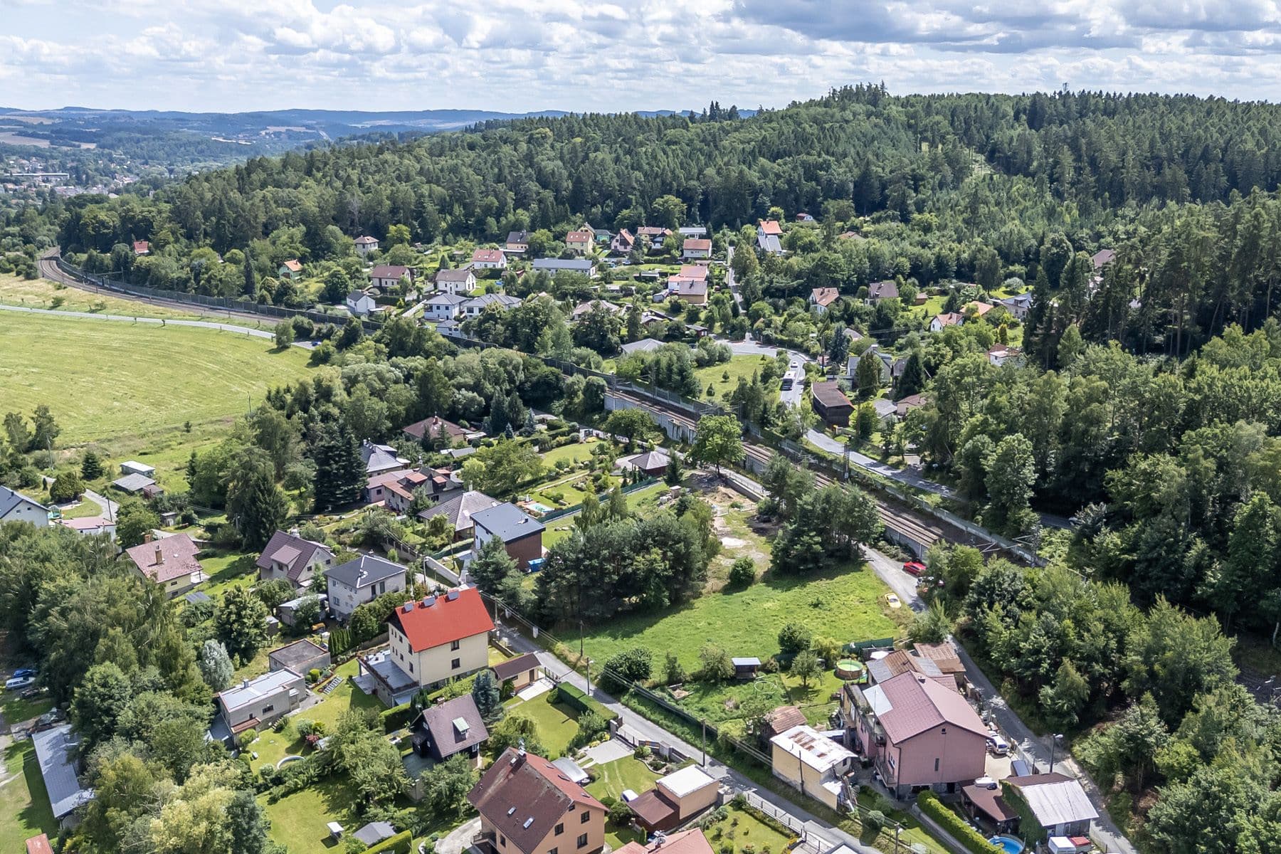 Predaj pozemku 1.468 m², V Jedlovci, Všestary, Královéhradecký kraj Predaj pozemku 1.468 m², V Jedlovci, Všestary, Královéhradecký kraj