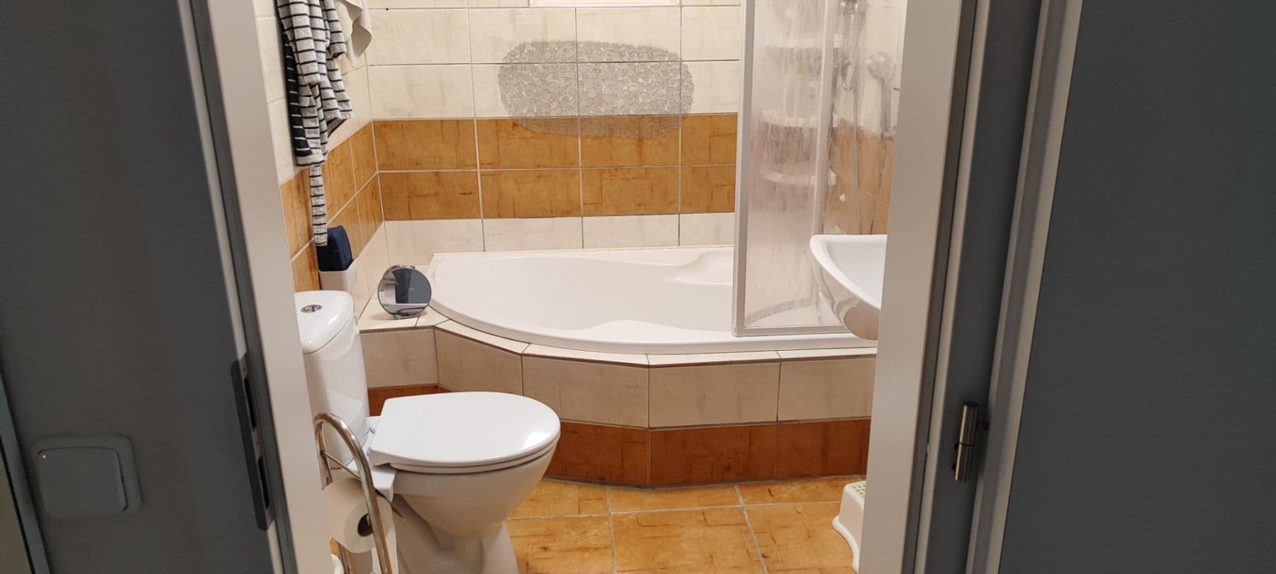 Predaj domu 739 m², pozemek 630 m², 9. května, Jablonec nad Nisou, Liberecký kraj Predaj domu 739 m², pozemek 630 m², 9. května, Jablonec nad Nisou, Liberecký kraj