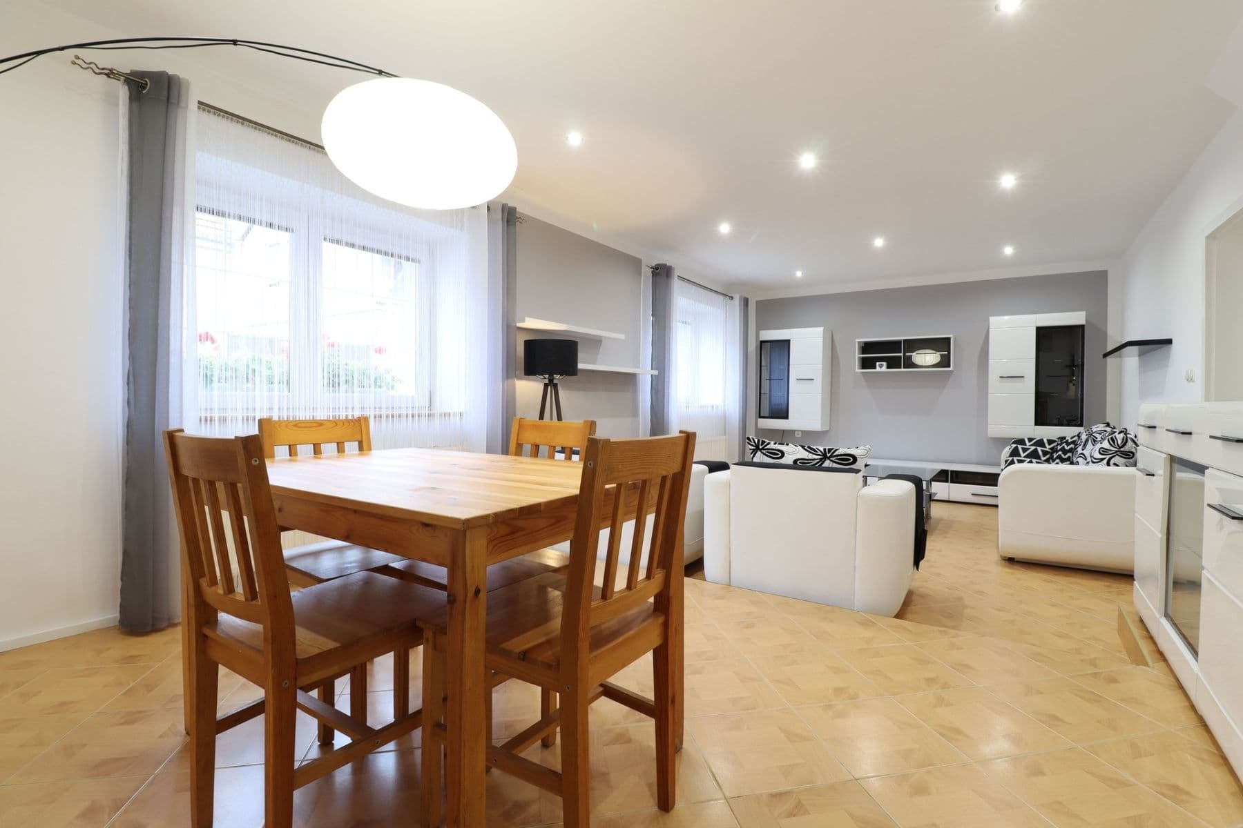 Prenájom bytu 3-izbový 91 m², M. Majerové, Kladno, Středočeský kraj Prenájom bytu 3-izbový 91 m², M. Majerové, Kladno, Středočeský kraj