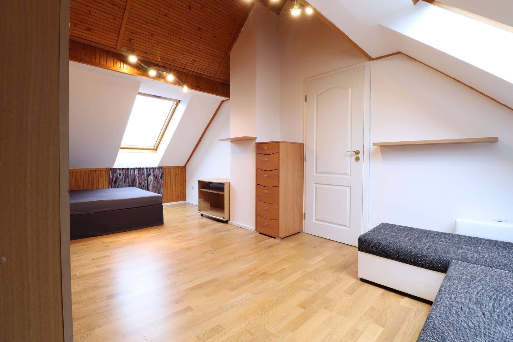 Prenájom bytu 3-izbový 91 m², M. Majerové, Kladno, Středočeský kraj Prenájom bytu 3-izbový 91 m², M. Majerové, Kladno, Středočeský kraj