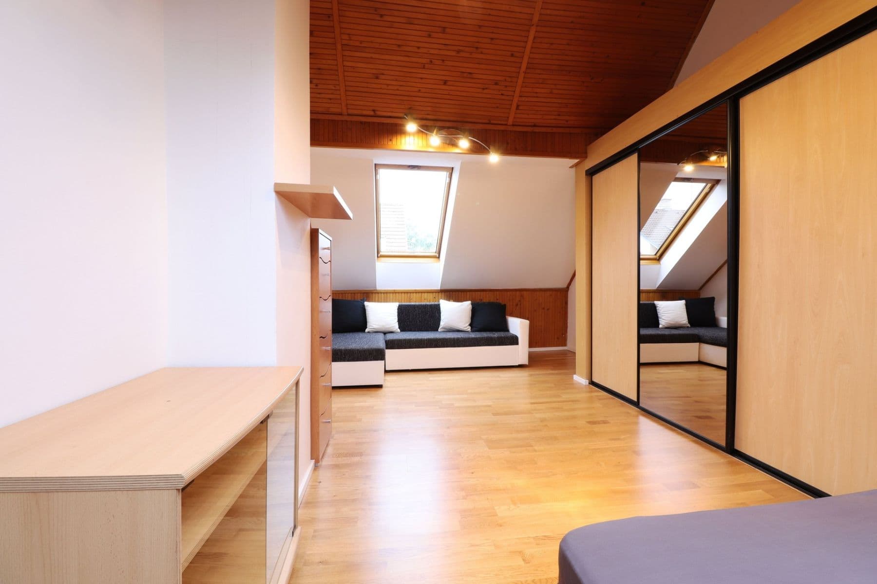 Prenájom bytu 3-izbový 91 m², M. Majerové, Kladno, Středočeský kraj Prenájom bytu 3-izbový 91 m², M. Majerové, Kladno, Středočeský kraj