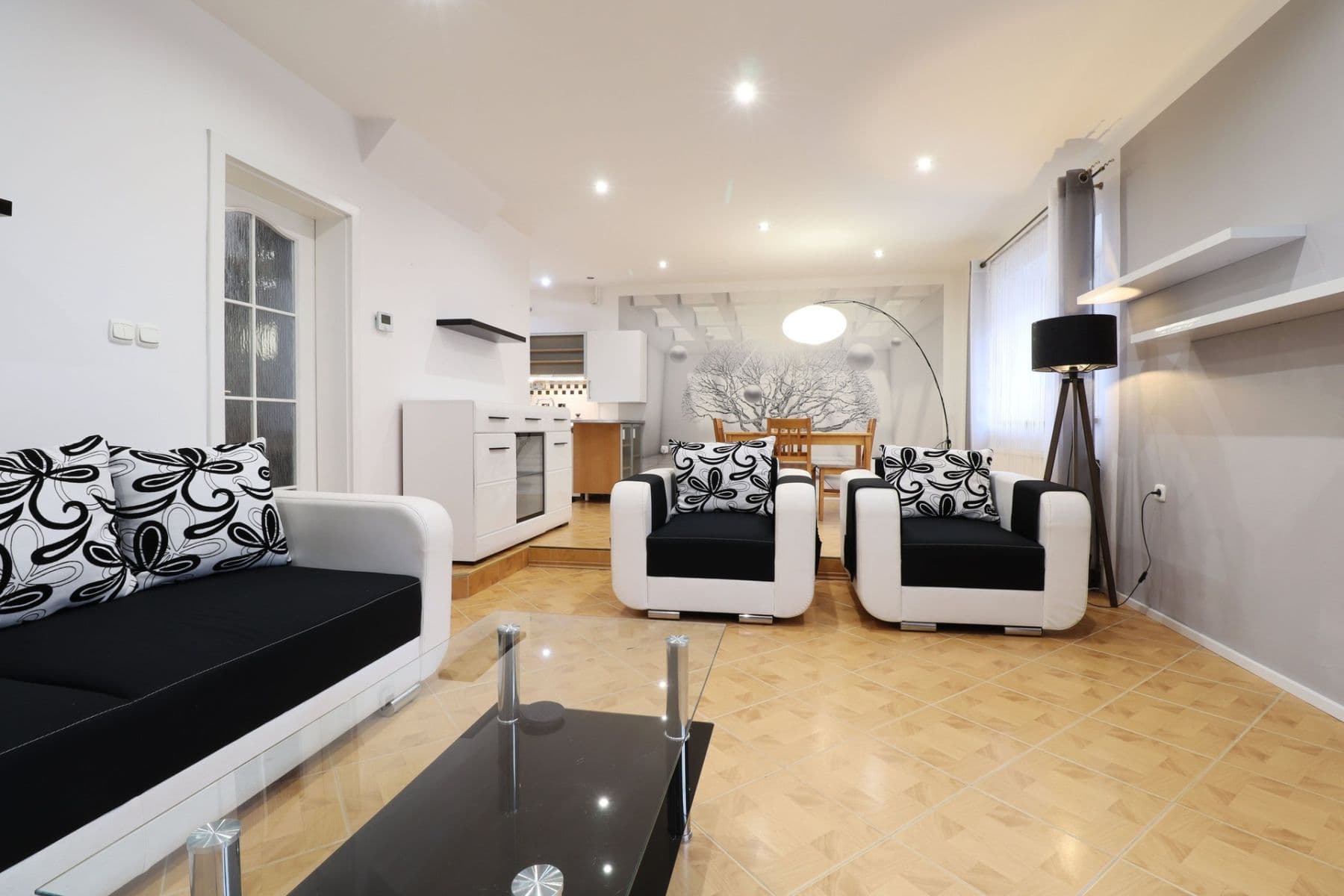 Prenájom bytu 3-izbový 91 m², M. Majerové, Kladno, Středočeský kraj Prenájom bytu 3-izbový 91 m², M. Majerové, Kladno, Středočeský kraj