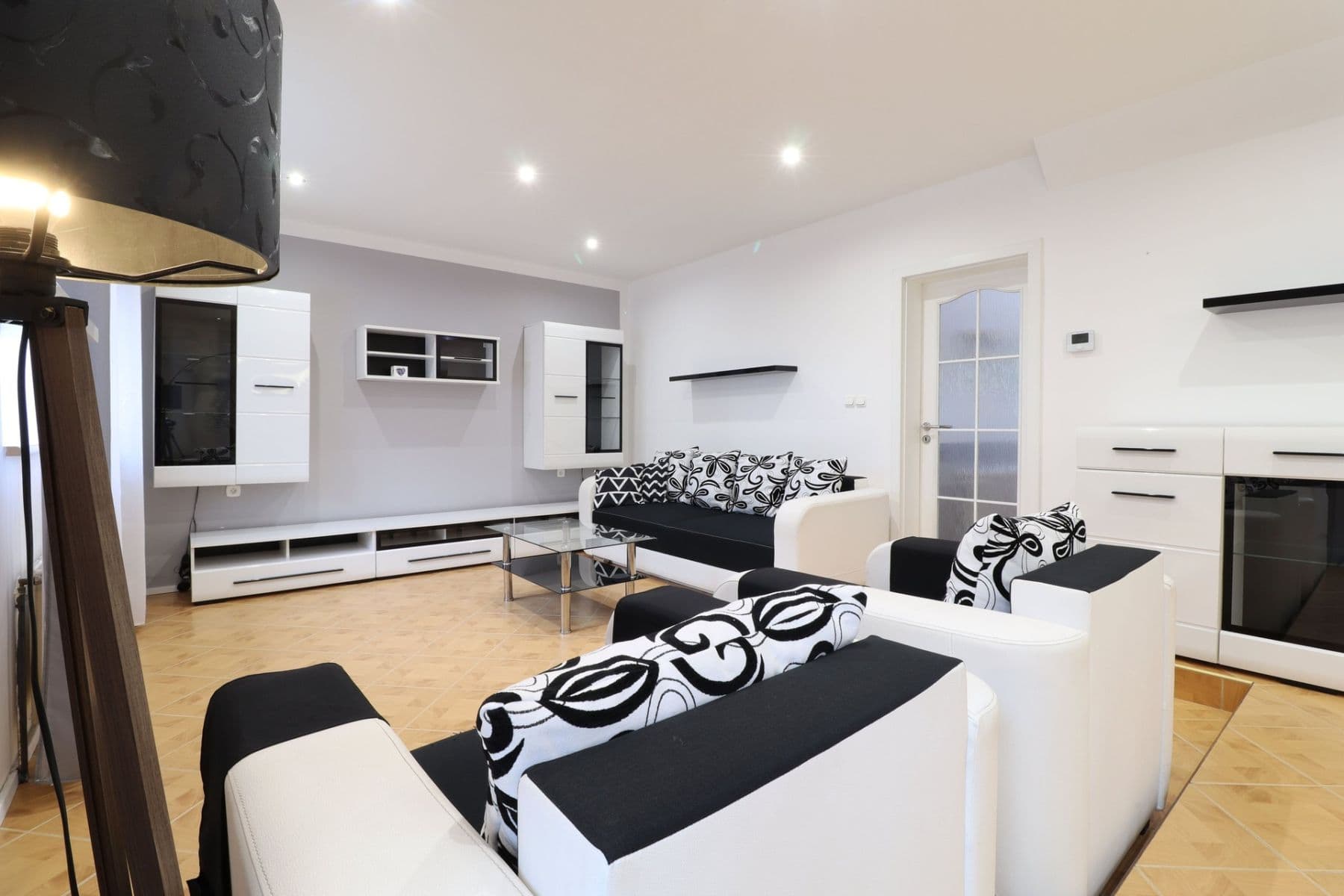 Prenájom bytu 3-izbový 91 m², M. Majerové, Kladno, Středočeský kraj Prenájom bytu 3-izbový 91 m², M. Majerové, Kladno, Středočeský kraj