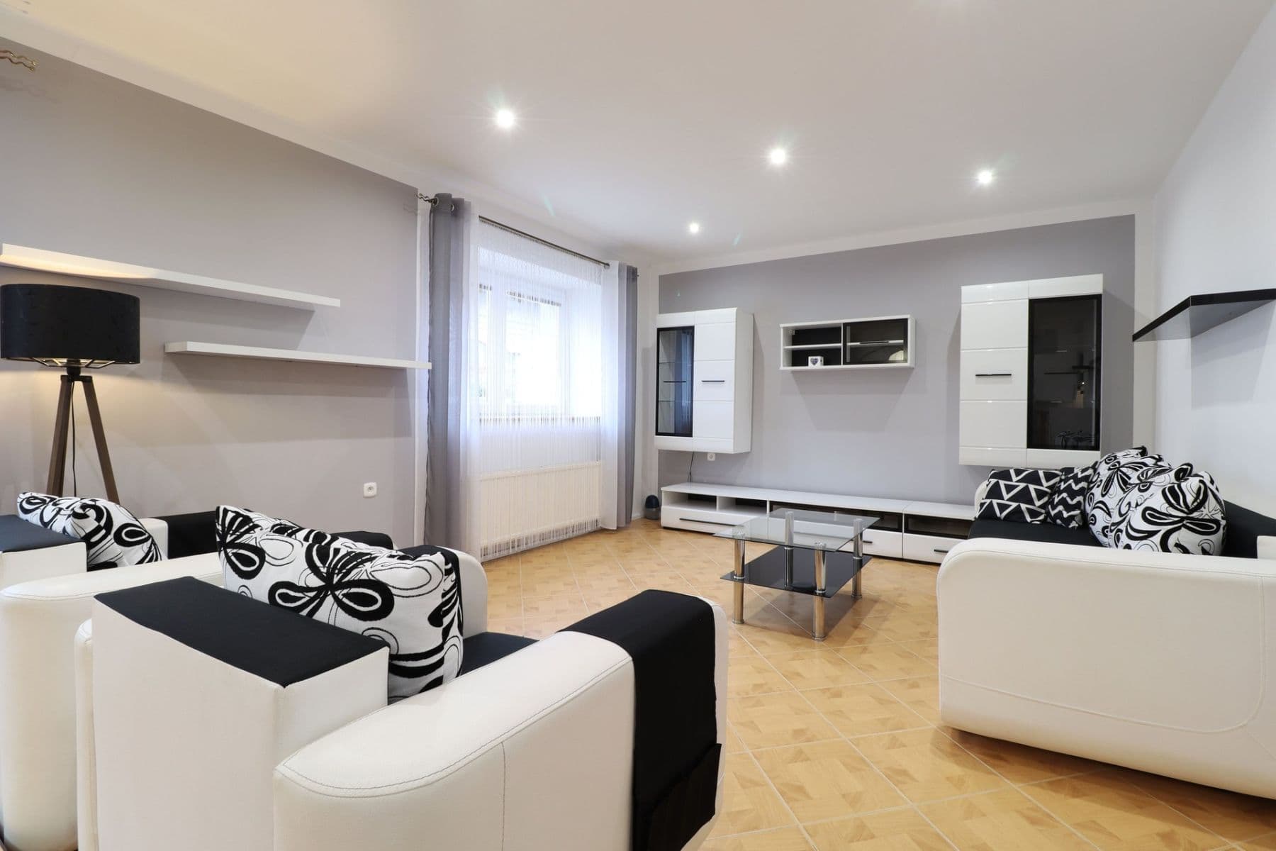 Prenájom bytu 3-izbový 91 m², M. Majerové, Kladno, Středočeský kraj Prenájom bytu 3-izbový 91 m², M. Majerové, Kladno, Středočeský kraj