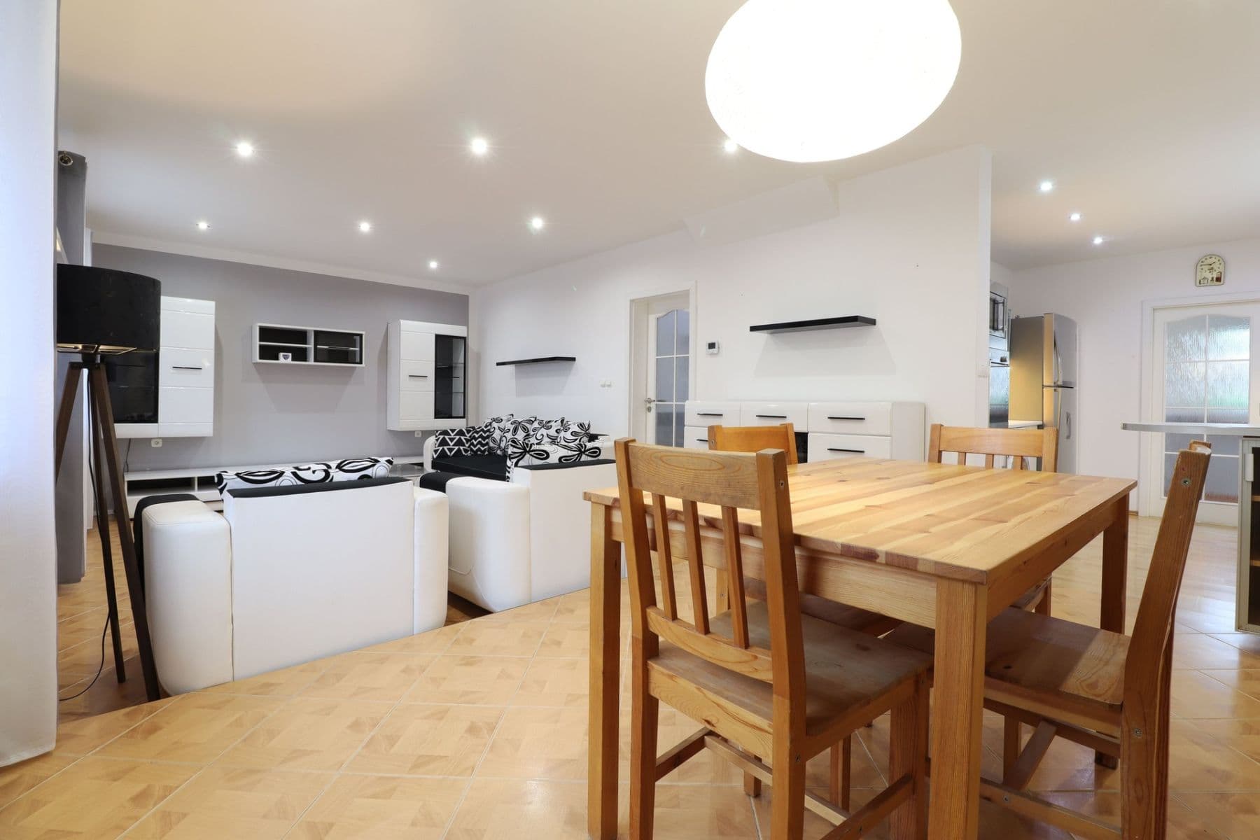 Prenájom bytu 3-izbový 91 m², M. Majerové, Kladno, Středočeský kraj Prenájom bytu 3-izbový 91 m², M. Majerové, Kladno, Středočeský kraj