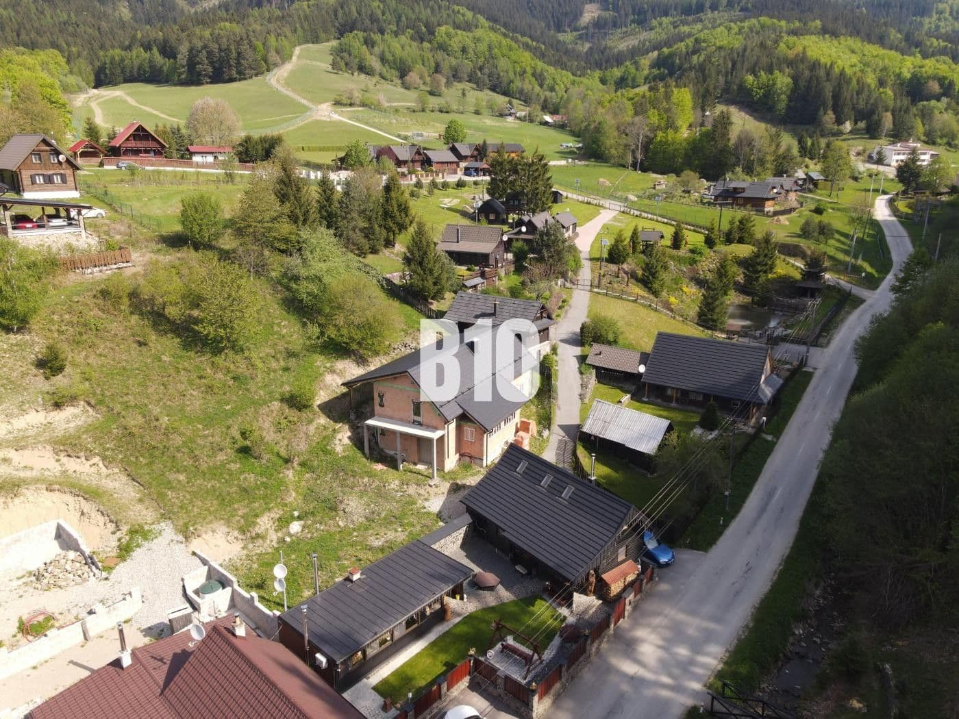 Predaj rekreačného objektu 218 m², pozemek 1.000 m², Horná Mariková, Trenčiansky kraj Predaj rekreačného objektu 218 m², pozemek 1.000 m², Horná Mariková, Trenčiansky kraj