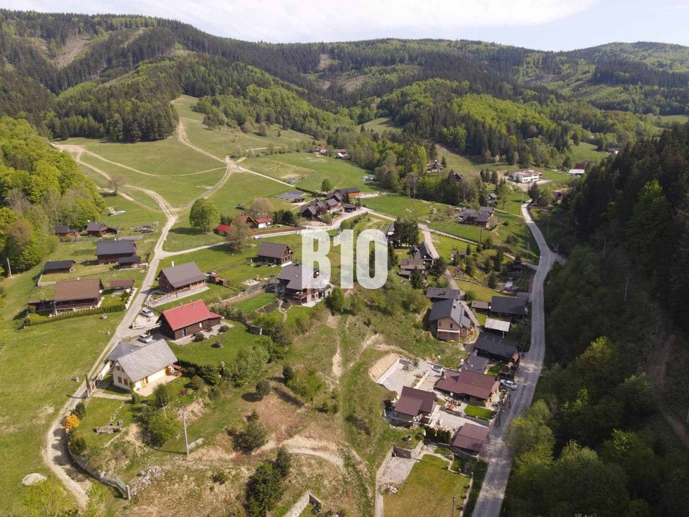 Predaj rekreačného objektu 218 m², pozemek 1.000 m², Horná Mariková, Trenčiansky kraj Predaj rekreačného objektu 218 m², pozemek 1.000 m², Horná Mariková, Trenčiansky kraj