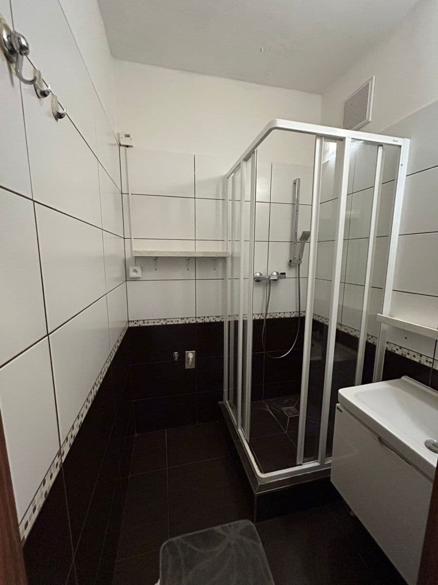 Predaj bytu 3-izbový 82 m², Na Drážce, Pardubice, Pardubický kraj Predaj bytu 3-izbový 82 m², Na Drážce, Pardubice, Pardubický kraj