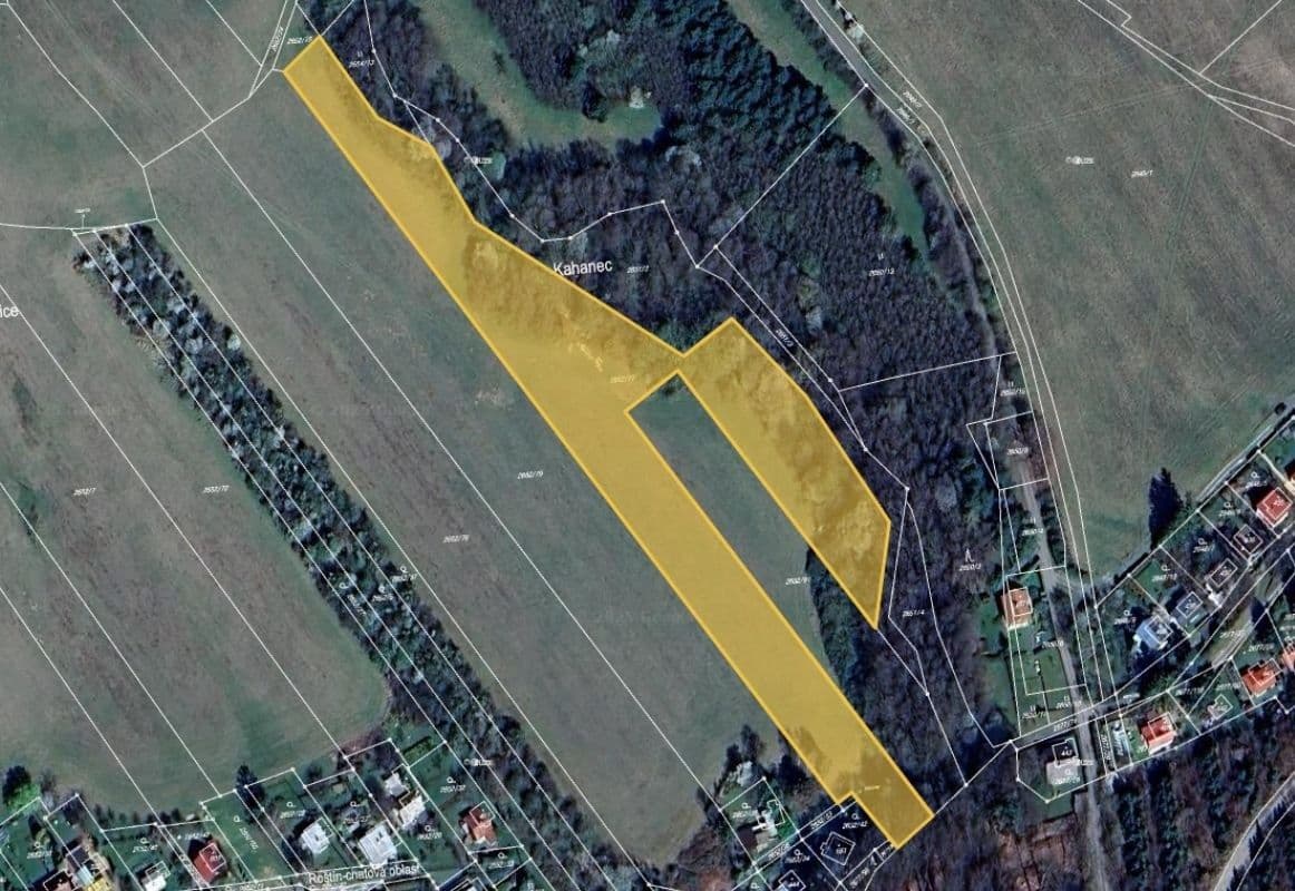 Predaj pozemku 29.146 m², Roštín, Zlínský kraj Predaj pozemku 29.146 m², Roštín, Zlínský kraj