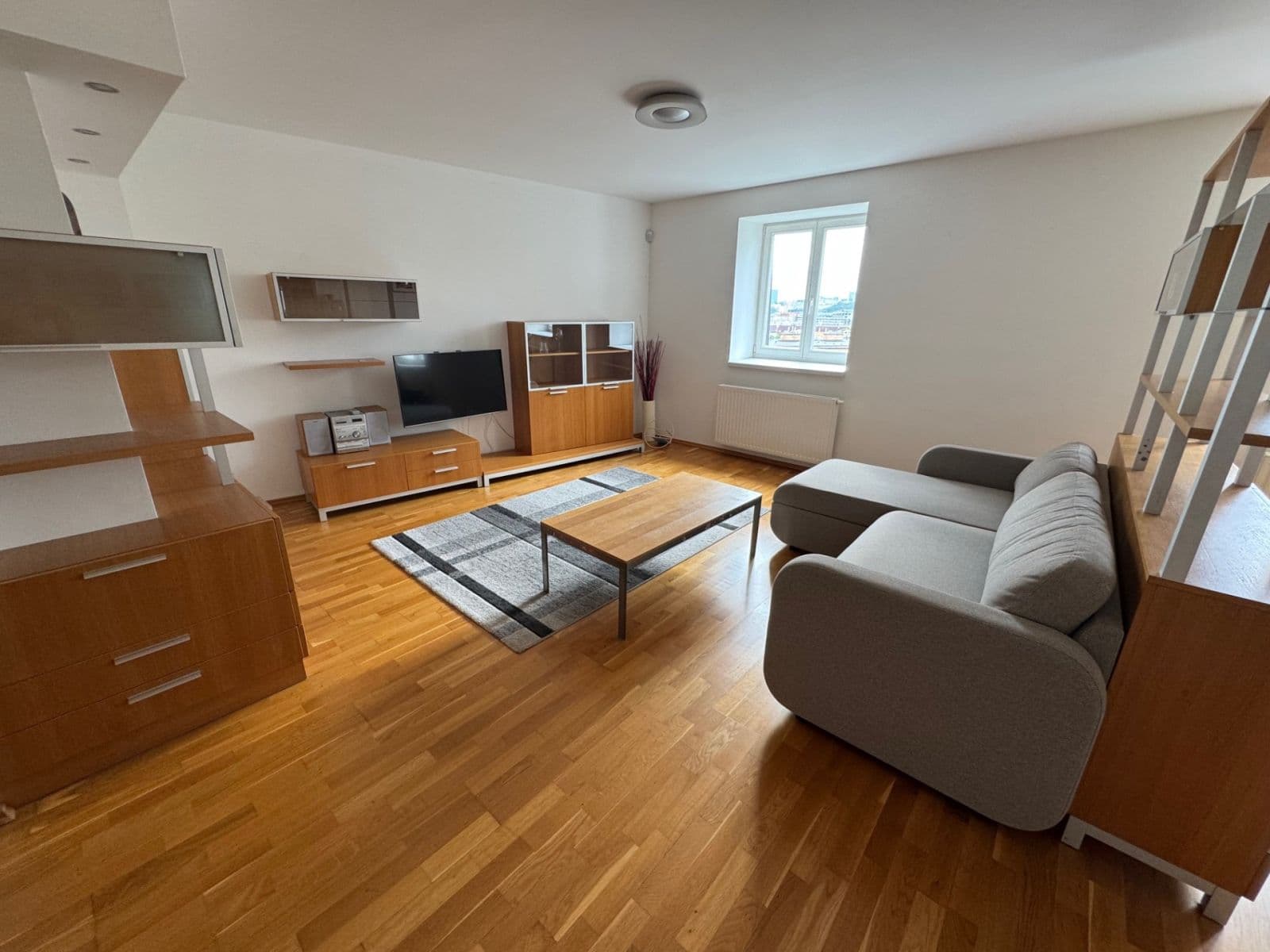 Prenájom bytu 3-izbový 105 m², Černomořská, Praha, Praha Prenájom bytu 3-izbový 105 m², Černomořská, Praha, Praha