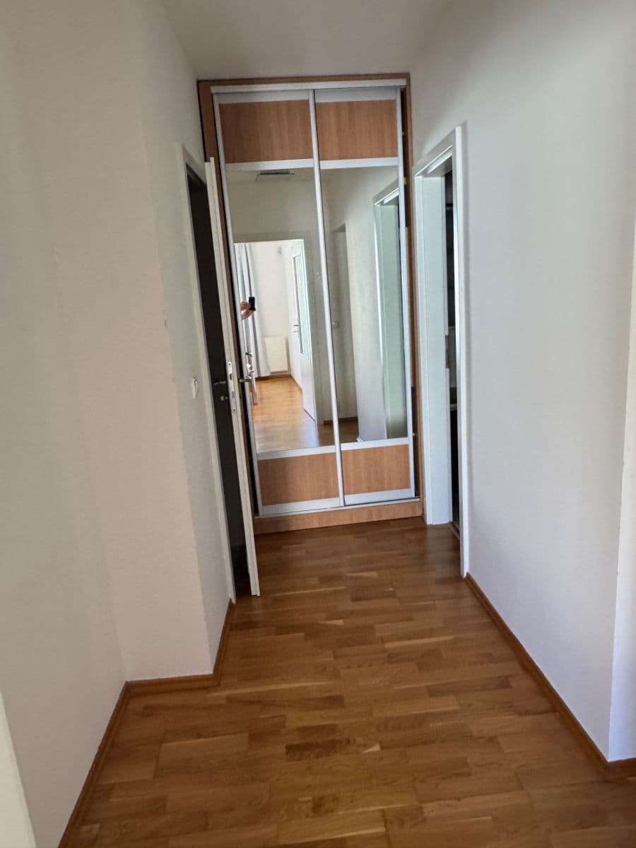 Prenájom bytu 3-izbový 105 m², Černomořská, Praha, Praha Prenájom bytu 3-izbový 105 m², Černomořská, Praha, Praha