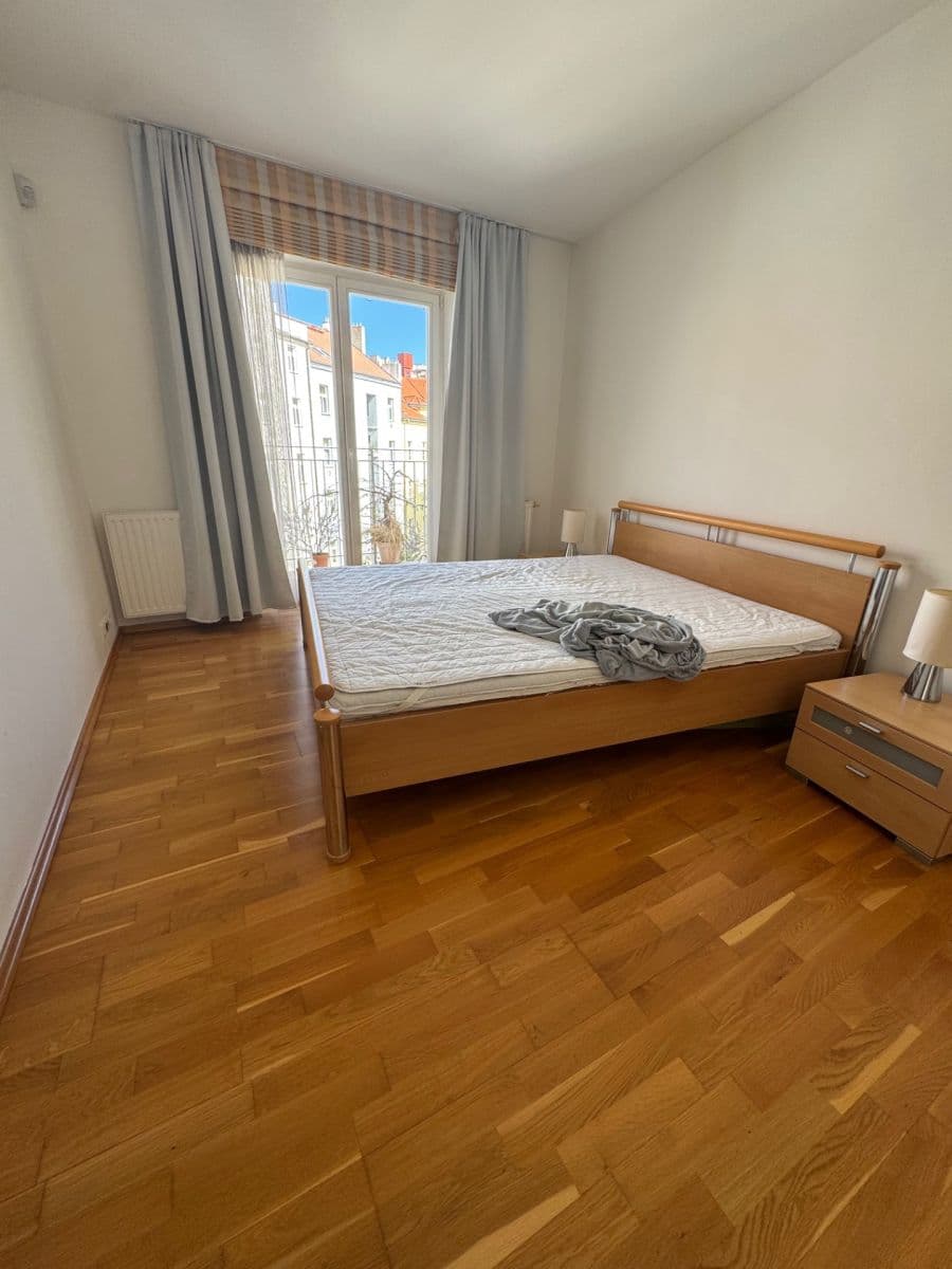 Prenájom bytu 3-izbový 105 m², Černomořská, Praha, Praha Prenájom bytu 3-izbový 105 m², Černomořská, Praha, Praha