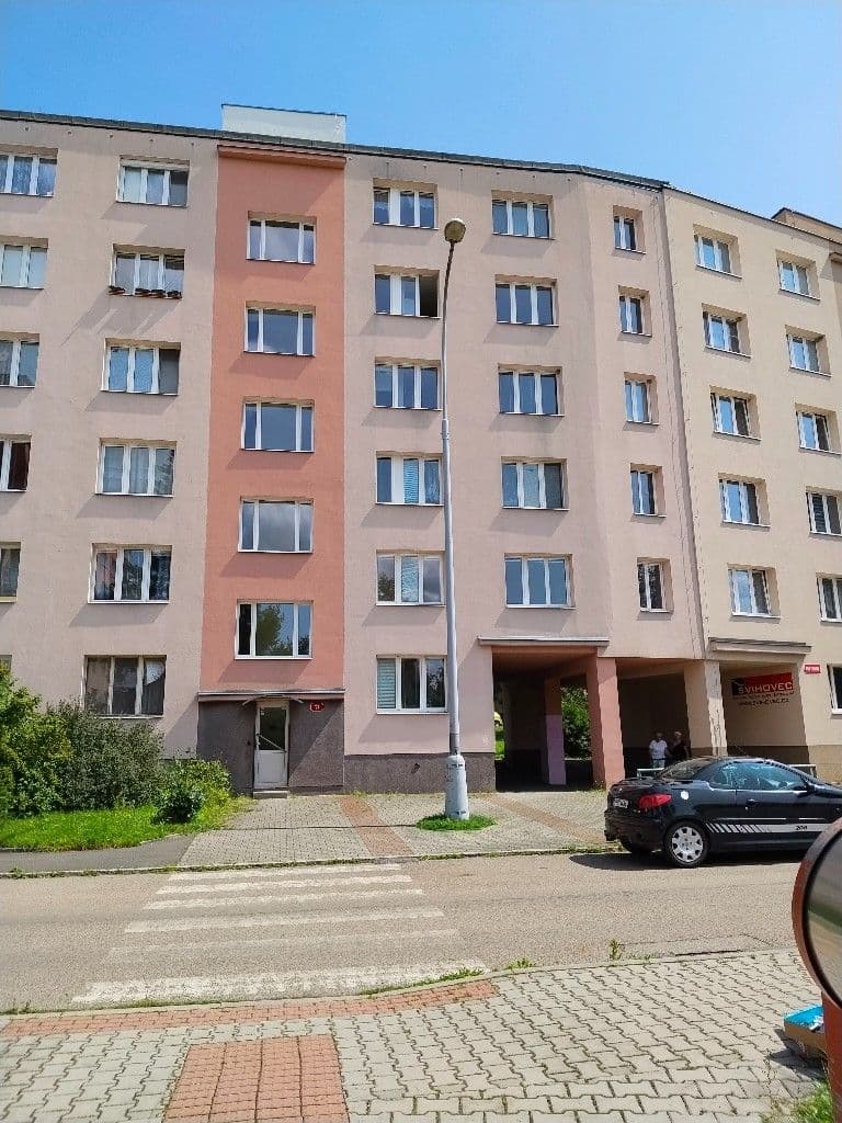 Prenájom bytu 4-izbový 77 m², Pod Vrchem, Plzeň, Plzeňský kraj Prenájom bytu 4-izbový 77 m², Pod Vrchem, Plzeň, Plzeňský kraj