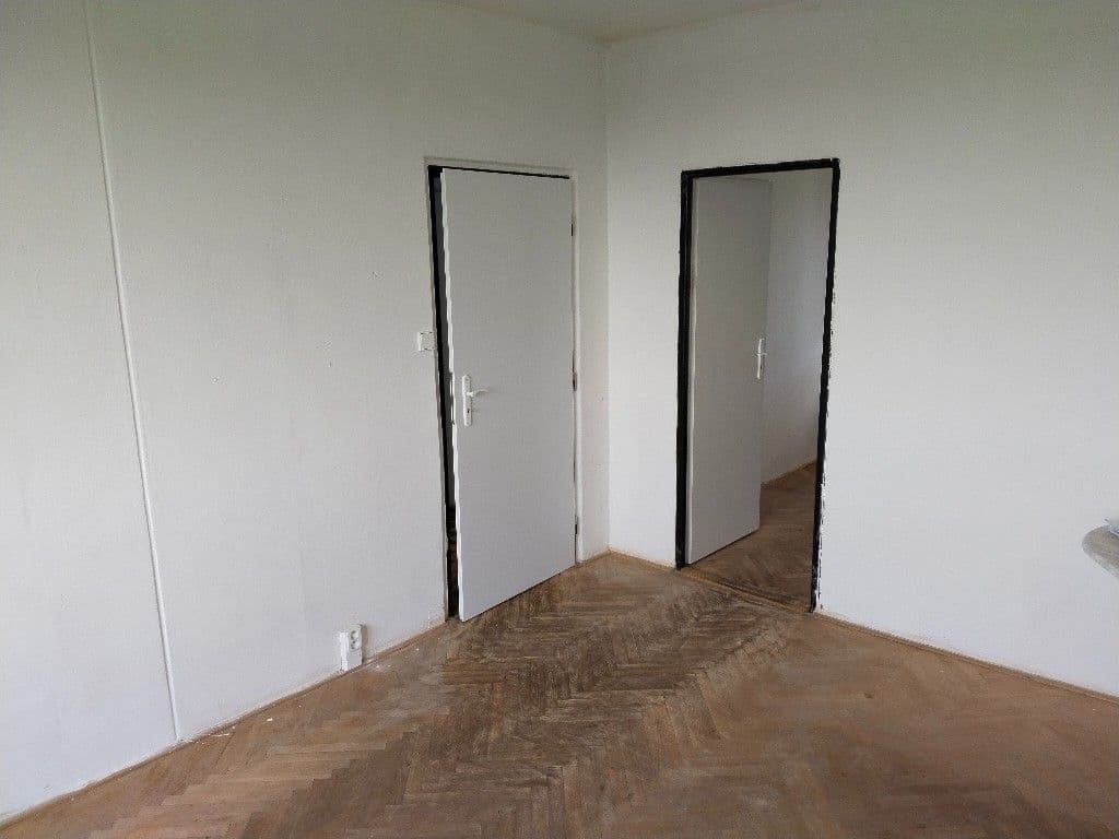Prenájom bytu 4-izbový 77 m², Pod Vrchem, Plzeň, Plzeňský kraj Prenájom bytu 4-izbový 77 m², Pod Vrchem, Plzeň, Plzeňský kraj
