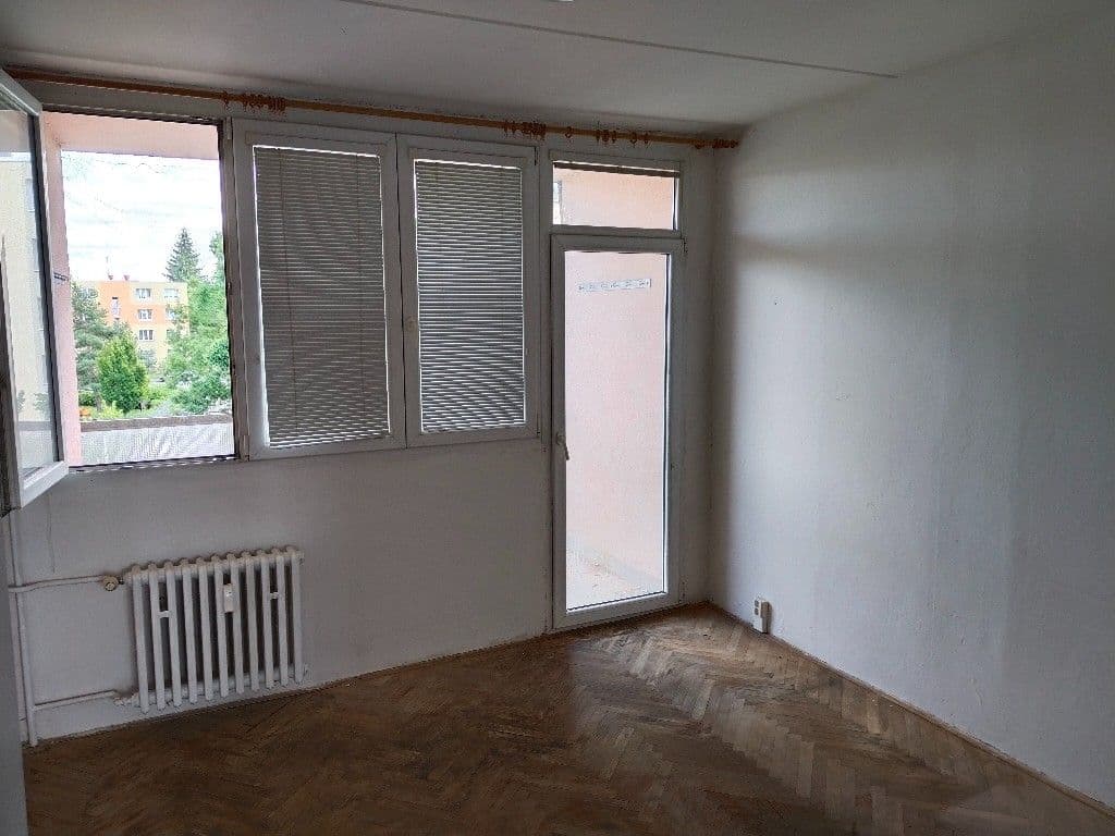 Prenájom bytu 4-izbový 77 m², Pod Vrchem, Plzeň, Plzeňský kraj Prenájom bytu 4-izbový 77 m², Pod Vrchem, Plzeň, Plzeňský kraj