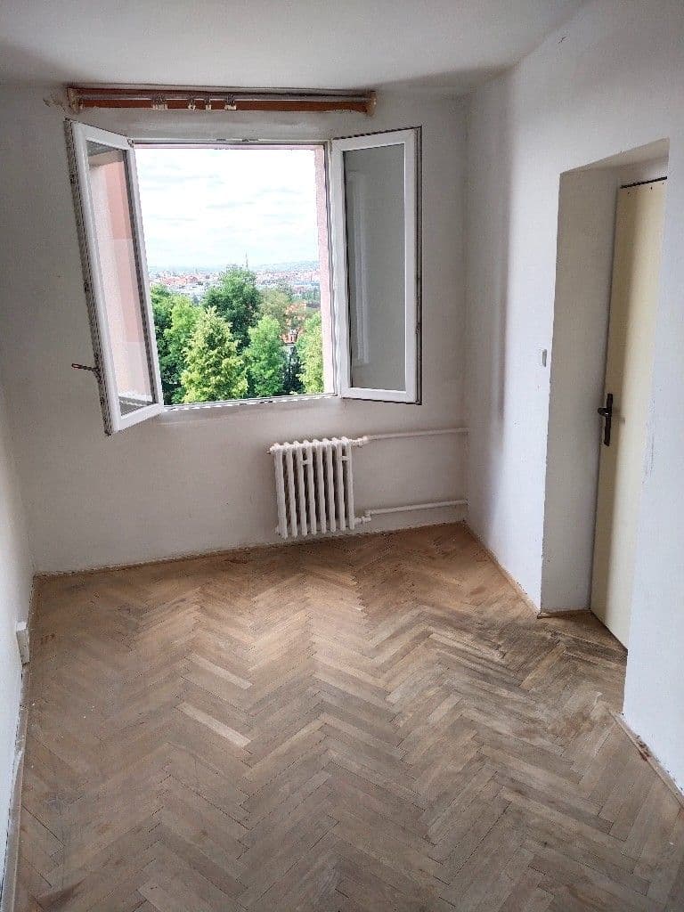 Prenájom bytu 4-izbový 77 m², Pod Vrchem, Plzeň, Plzeňský kraj Prenájom bytu 4-izbový 77 m², Pod Vrchem, Plzeň, Plzeňský kraj