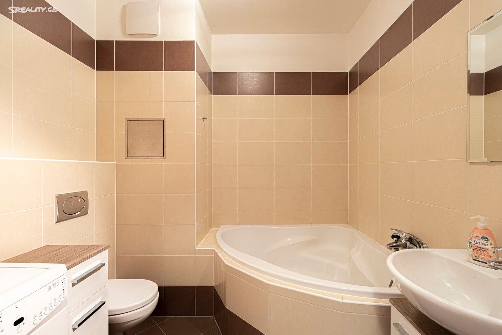 Prenájom bytu 2-izbový 56 m², Sazovická, Praha, Praha Prenájom bytu 2-izbový 56 m², Sazovická, Praha, Praha