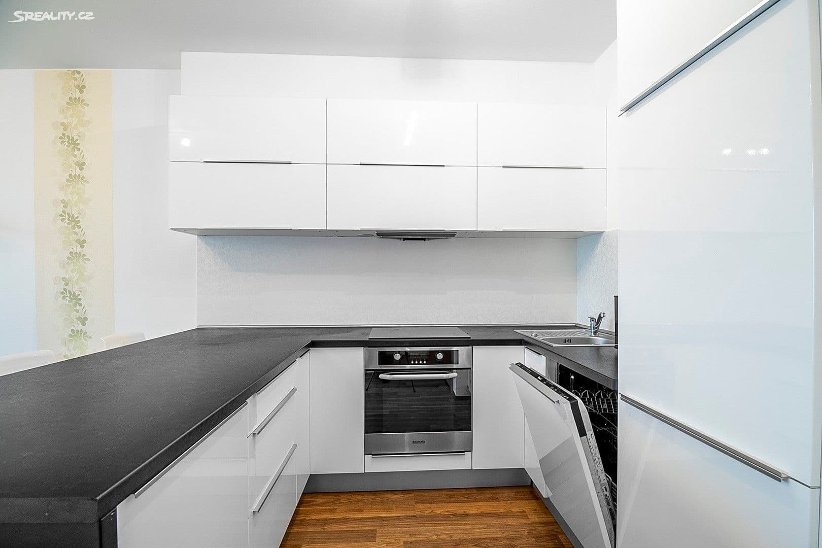 Prenájom bytu 2-izbový 56 m², Sazovická, Praha, Praha Prenájom bytu 2-izbový 56 m², Sazovická, Praha, Praha