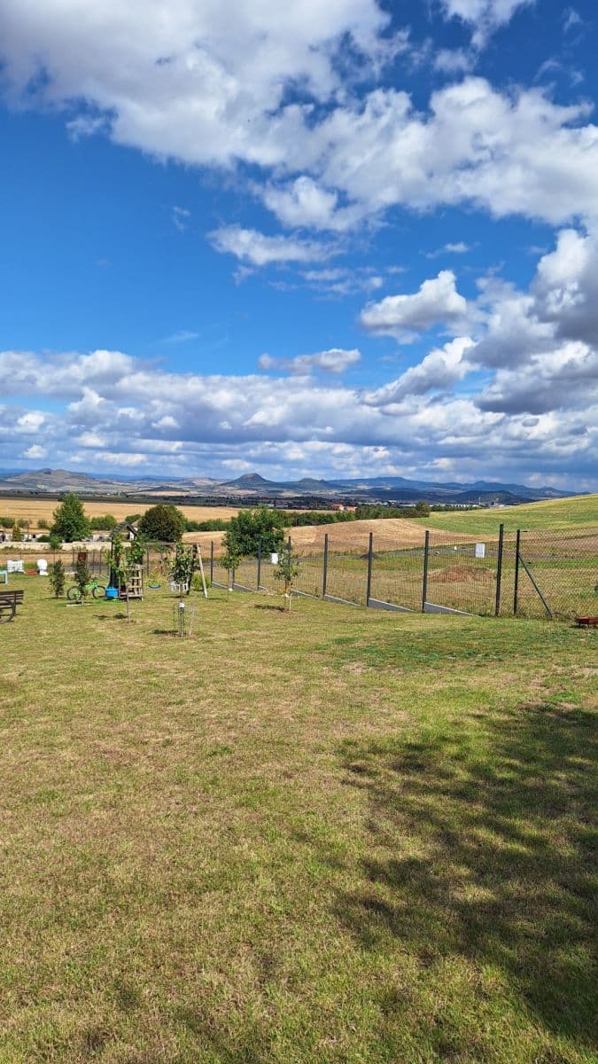 Predaj pozemku 950 m², Líšťany, Ústecký kraj Predaj pozemku 950 m², Líšťany, Ústecký kraj