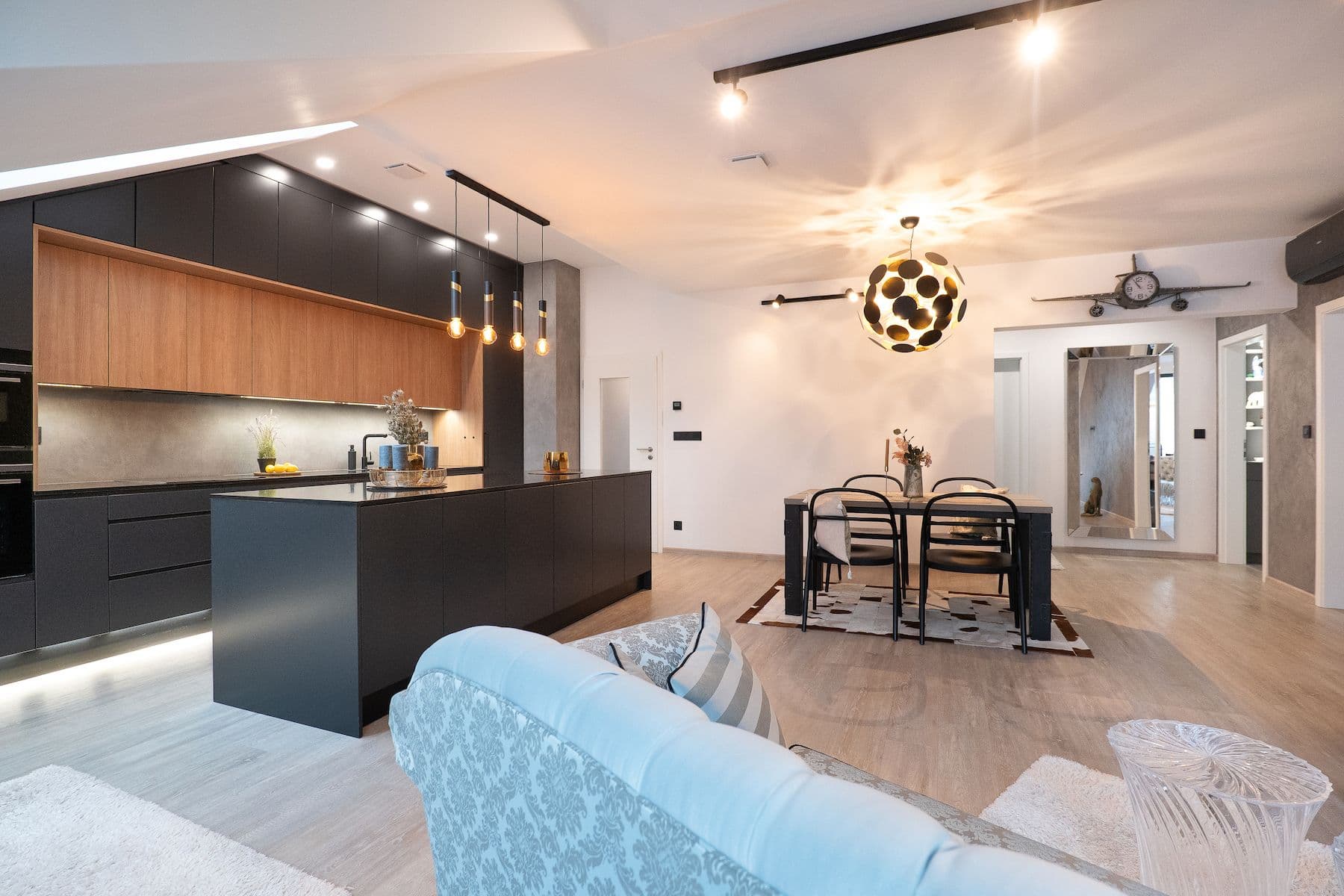 Predaj bytu 3-izbový 136 m², U Kopečku, Tuchoměřice, Středočeský kraj Predaj bytu 3-izbový 136 m², U Kopečku, Tuchoměřice, Středočeský kraj