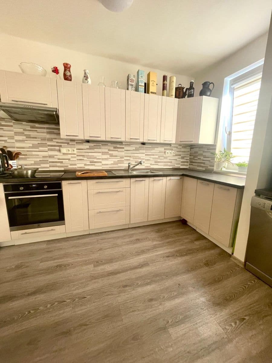 Predaj bytu 3-izbový 76 m², Hvozd, Středočeský kraj Predaj bytu 3-izbový 76 m², Hvozd, Středočeský kraj