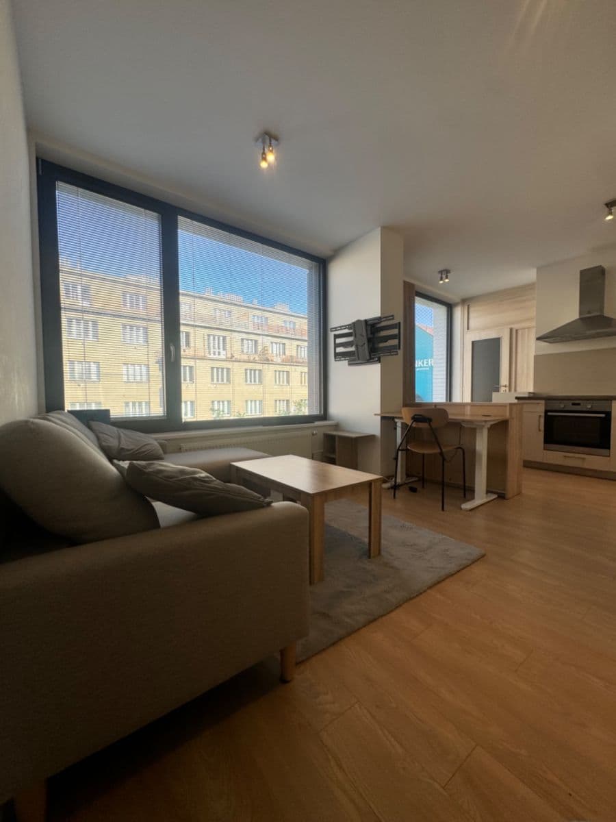 Prenájom bytu 1-izbový 34 m², Sokolovská, Praha, Praha Prenájom bytu 1-izbový 34 m², Sokolovská, Praha, Praha