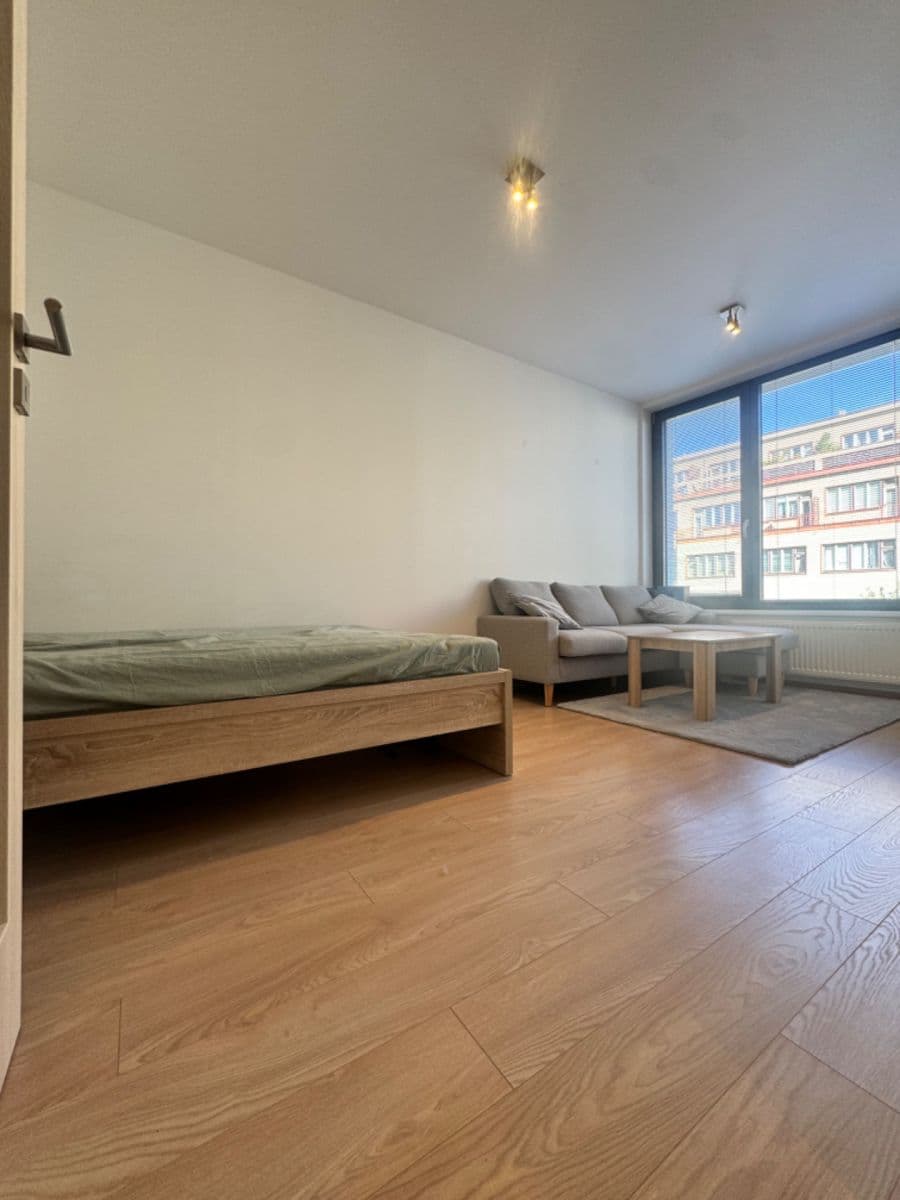 Prenájom bytu 1-izbový 34 m², Sokolovská, Praha, Praha Prenájom bytu 1-izbový 34 m², Sokolovská, Praha, Praha