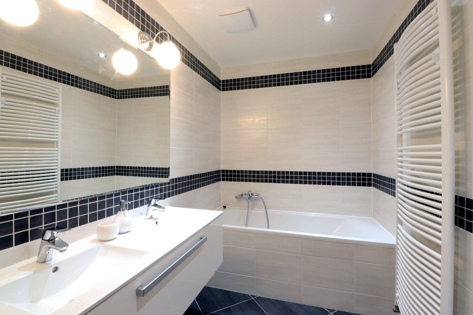 Prenájom bytu 4-izbový 110 m², Kadečkové, Praha, Praha Prenájom bytu 4-izbový 110 m², Kadečkové, Praha, Praha