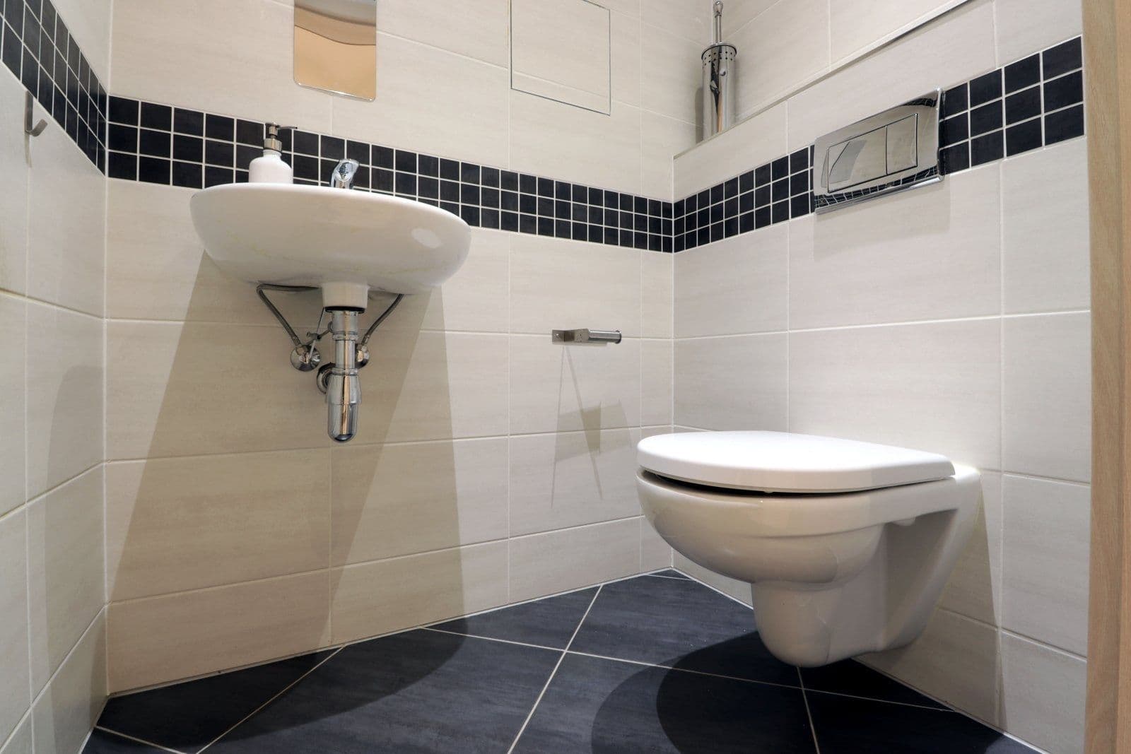 Prenájom bytu 4-izbový 110 m², Kadečkové, Praha, Praha Prenájom bytu 4-izbový 110 m², Kadečkové, Praha, Praha