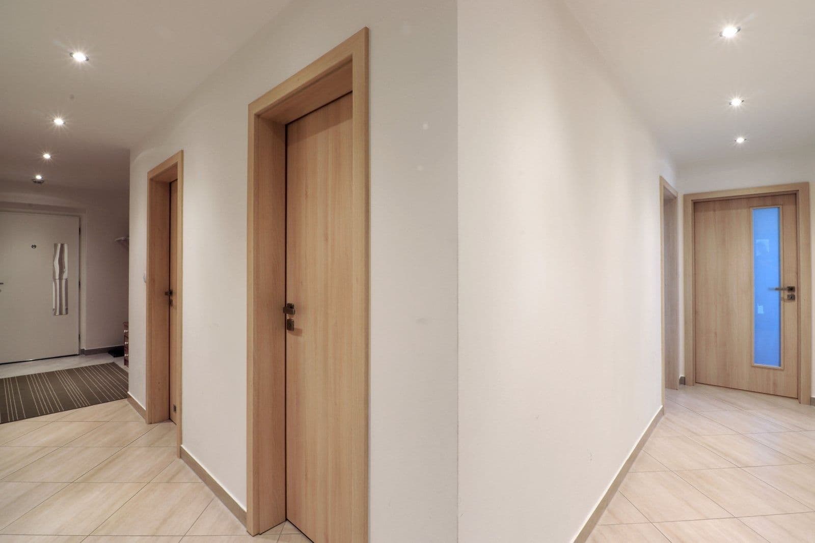 Prenájom bytu 4-izbový 110 m², Kadečkové, Praha, Praha Prenájom bytu 4-izbový 110 m², Kadečkové, Praha, Praha