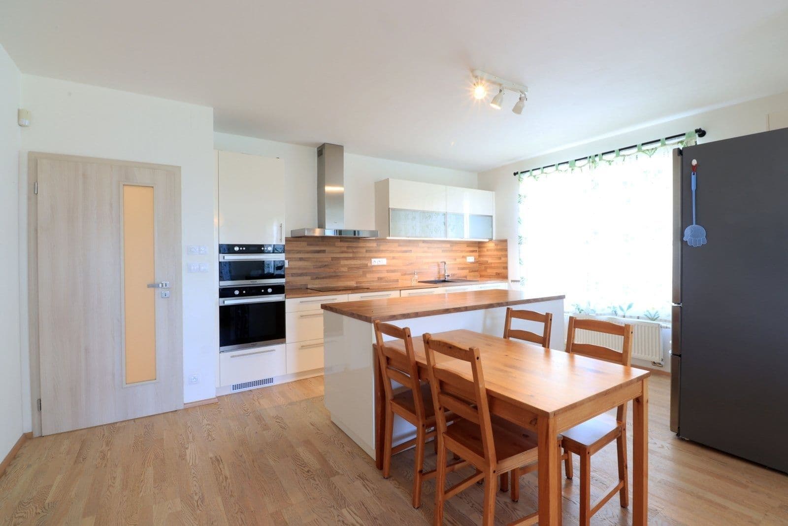 Prenájom bytu 4-izbový 110 m², Kadečkové, Praha, Praha Prenájom bytu 4-izbový 110 m², Kadečkové, Praha, Praha