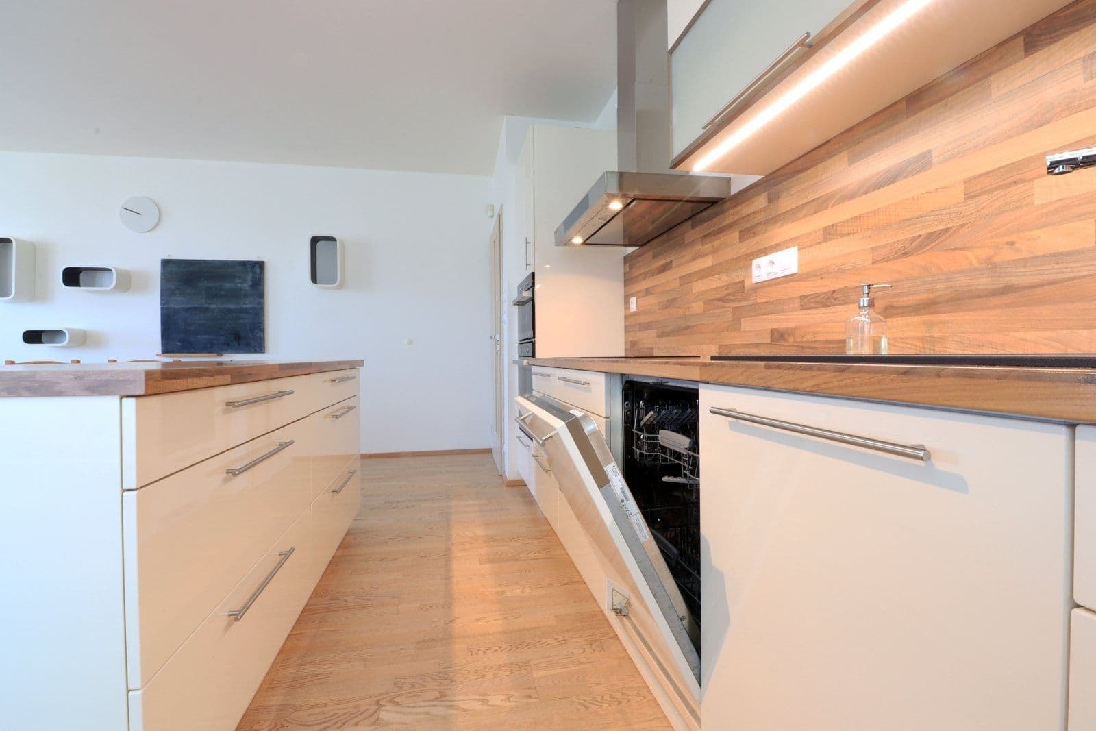 Prenájom bytu 4-izbový 110 m², Kadečkové, Praha, Praha Prenájom bytu 4-izbový 110 m², Kadečkové, Praha, Praha