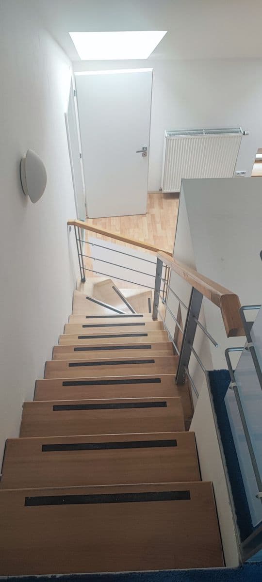 Prenájom bytu 3-izbový 60 m², Rumunská, Praha, Praha Prenájom bytu 3-izbový 60 m², Rumunská, Praha, Praha