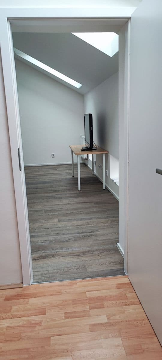 Prenájom bytu 3-izbový 60 m², Rumunská, Praha, Praha Prenájom bytu 3-izbový 60 m², Rumunská, Praha, Praha