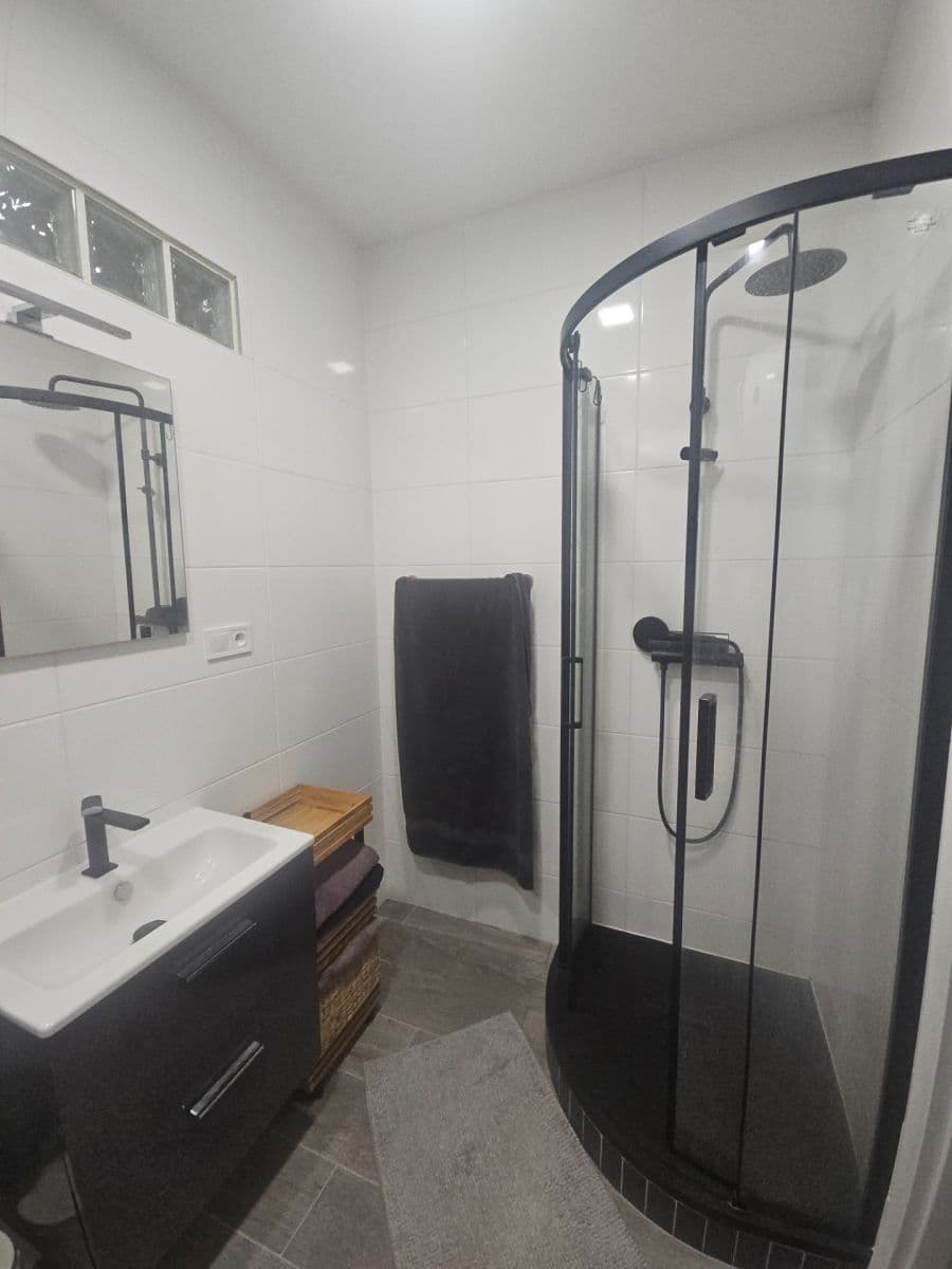 Prenájom bytu 1-izbový 32 m², Pod Závěrkou, Praha, Praha Prenájom bytu 1-izbový 32 m², Pod Závěrkou, Praha, Praha