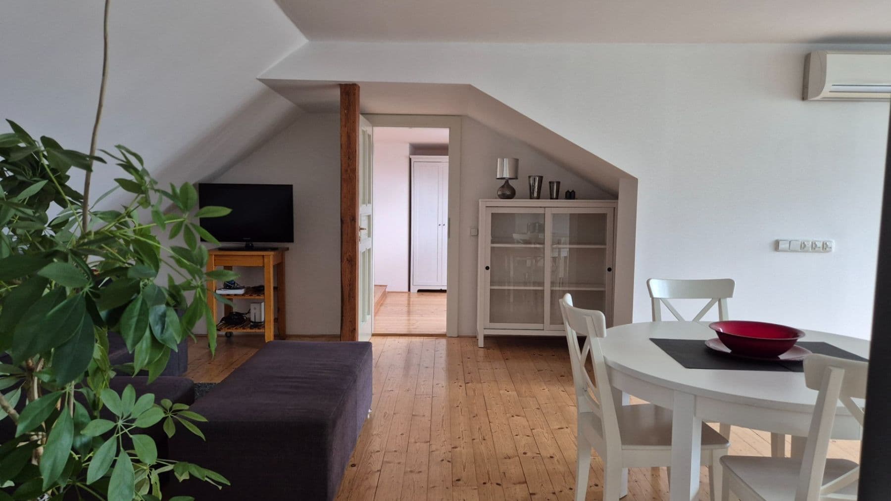 Prenájom bytu 2-izbový 61 m², U Hráze, Praha, Praha Prenájom bytu 2-izbový 61 m², U Hráze, Praha, Praha