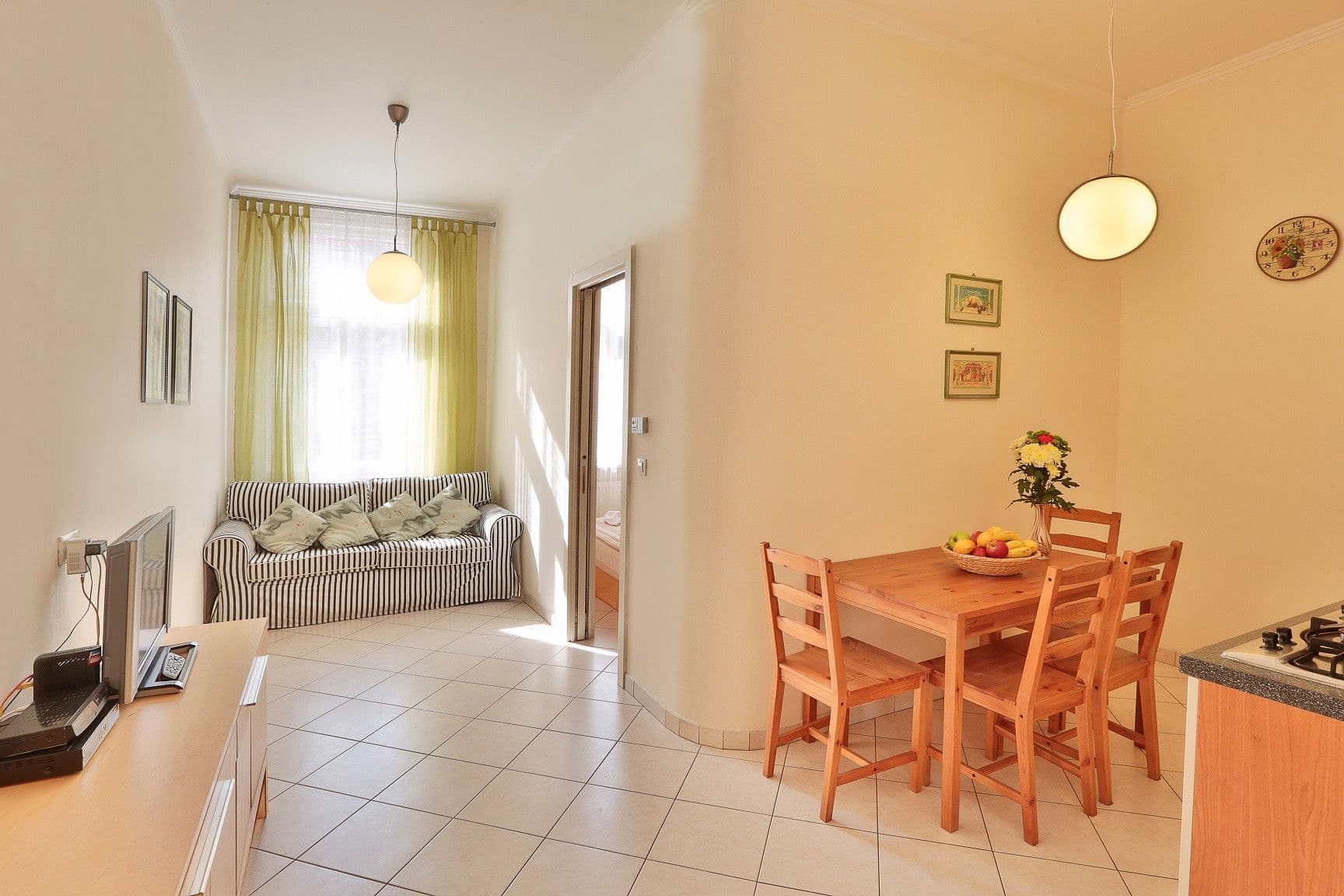 Prenájom bytu 43 m², Tyršova, Praha, Praha Prenájom bytu 43 m², Tyršova, Praha, Praha