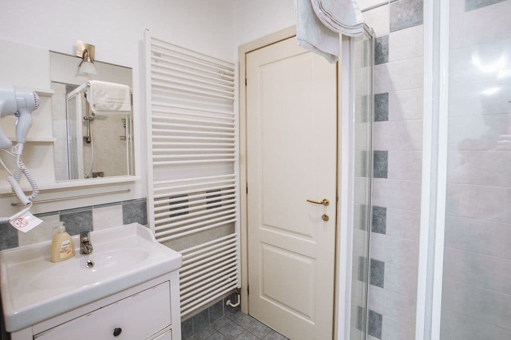 Prenájom bytu 43 m², Tyršova, Praha, Praha Prenájom bytu 43 m², Tyršova, Praha, Praha