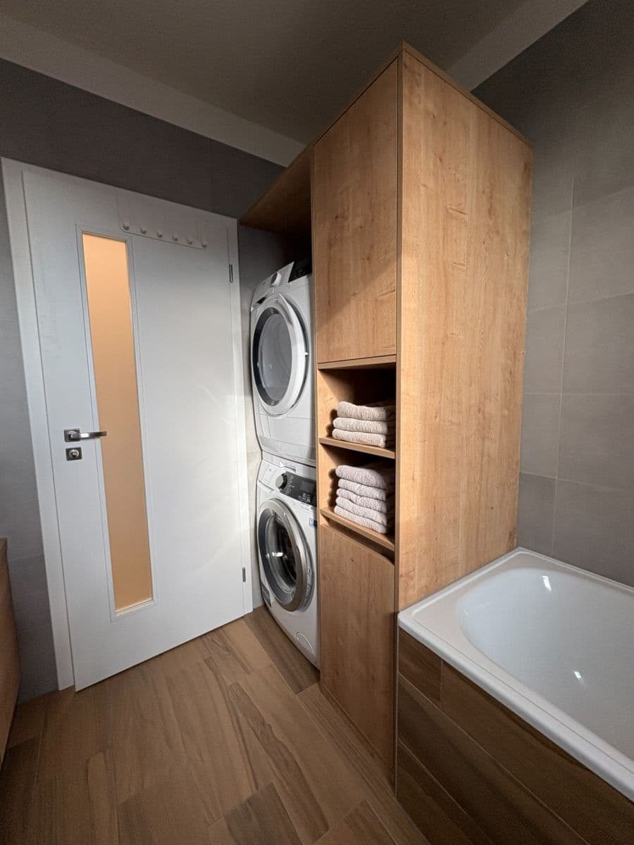 Predaj bytu 3-izbový 78 m², Polerady, Středočeský kraj Predaj bytu 3-izbový 78 m², Polerady, Středočeský kraj