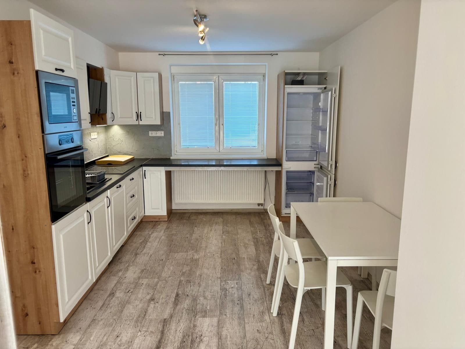 Prenájom bytu 2-izbový 59 m², Masarykova, Roztoky, Středočeský kraj Prenájom bytu 2-izbový 59 m², Masarykova, Roztoky, Středočeský kraj