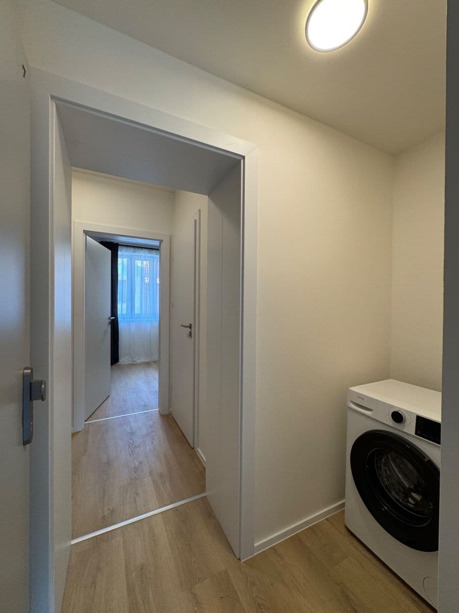 Prenájom bytu 1-izbový 20 m², Za Návsí, Praha, Praha Prenájom bytu 1-izbový 20 m², Za Návsí, Praha, Praha