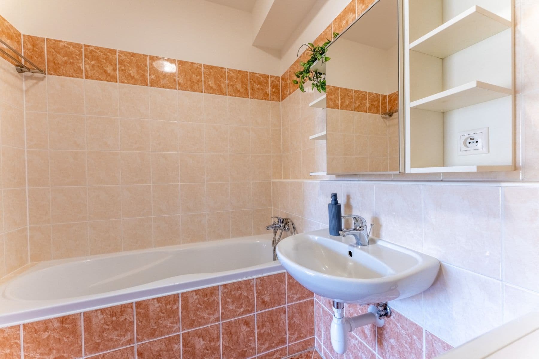 Predaj bytu 3-izbový 80 m², Sicherova, Praha, Praha Predaj bytu 3-izbový 80 m², Sicherova, Praha, Praha