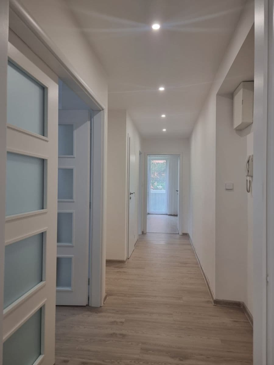 Predaj bytu 3-izbový 64 m², Klánovická, Praha, Praha Predaj bytu 3-izbový 64 m², Klánovická, Praha, Praha