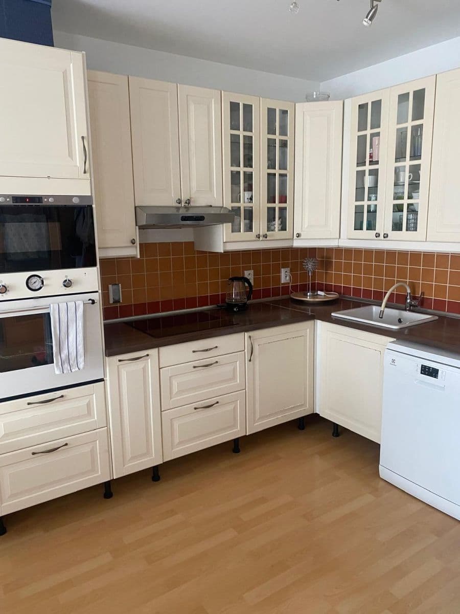Prenájom bytu 2-izbový 79 m², K Pískovně, Strančice, Středočeský kraj Prenájom bytu 2-izbový 79 m², K Pískovně, Strančice, Středočeský kraj